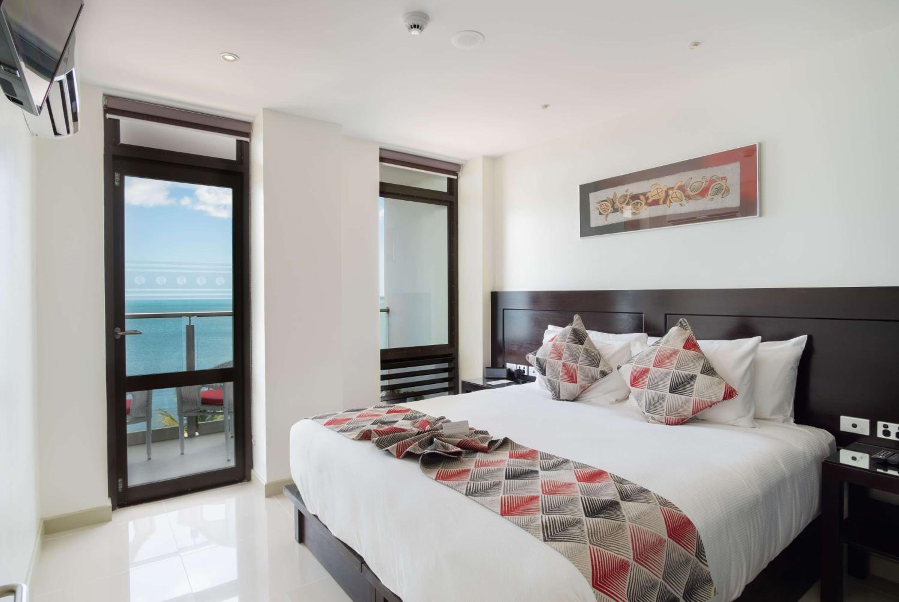 One-Bedroom King Suite with One King Bed - Beach Front - Non-Smoking photo 1