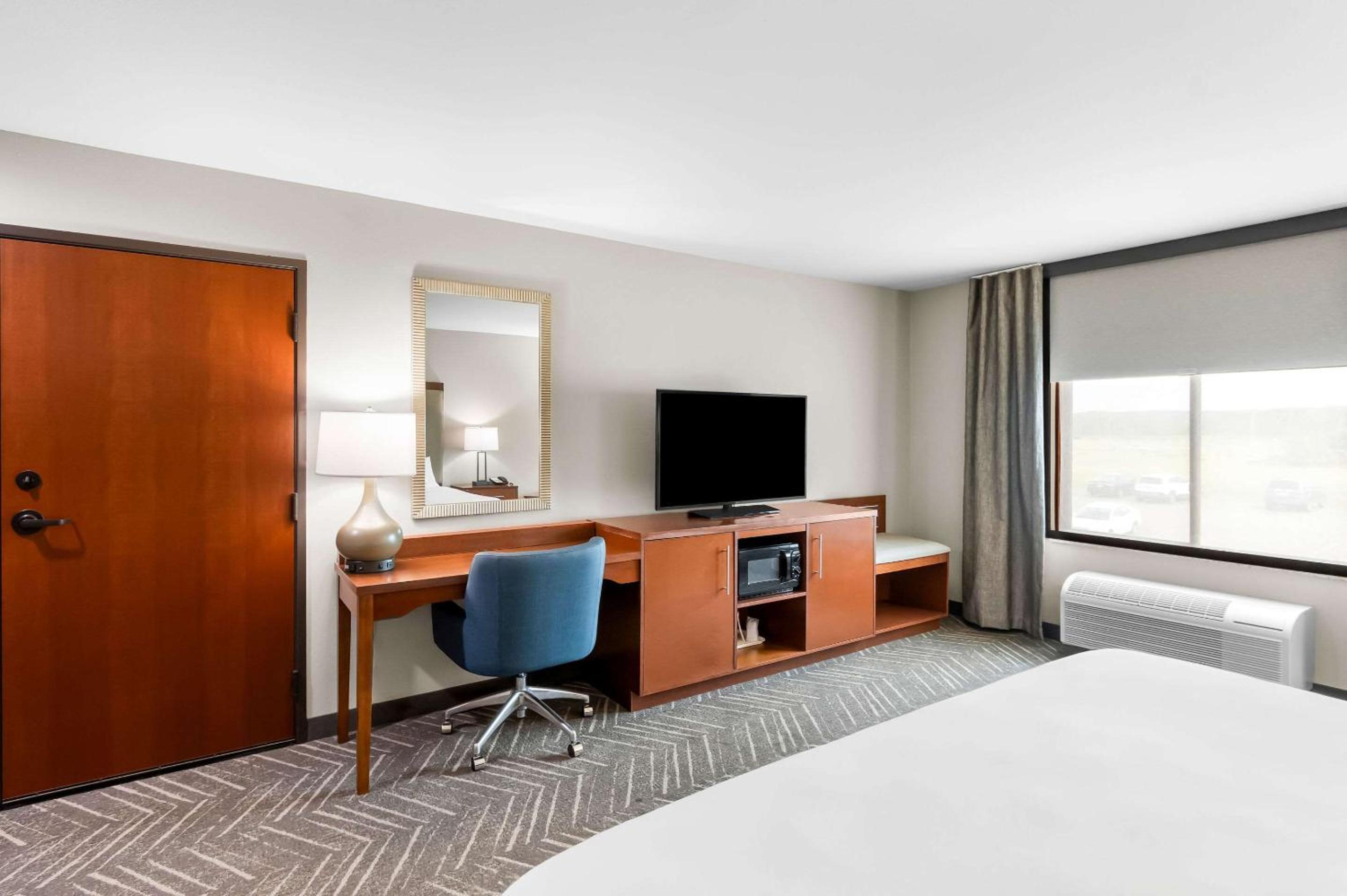 King Room - Accessible/Non-Smoking - Photo 2