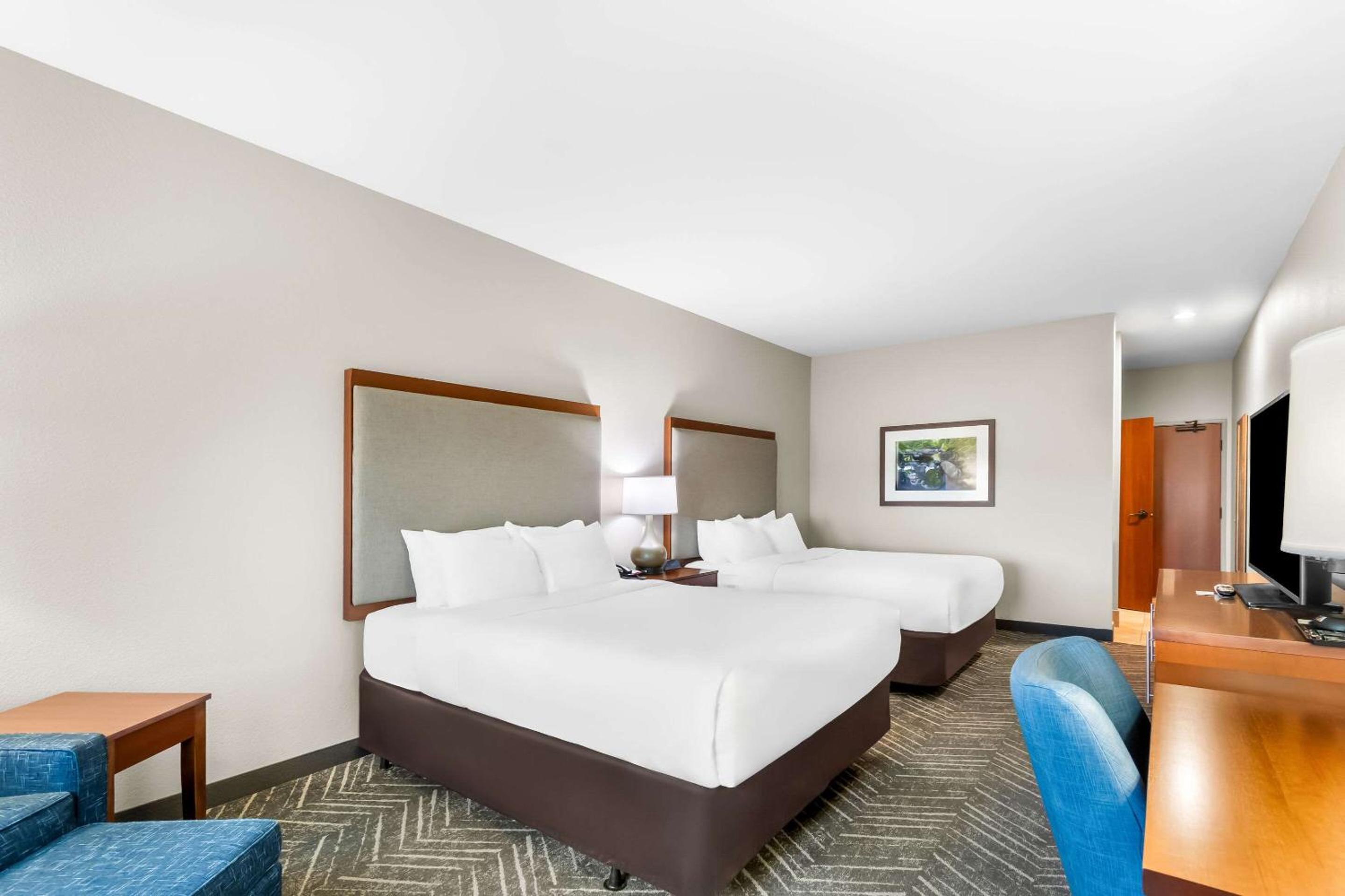 Queen Room with Two Queen Beds - Accessible/Non-Smoking  - Photo 3