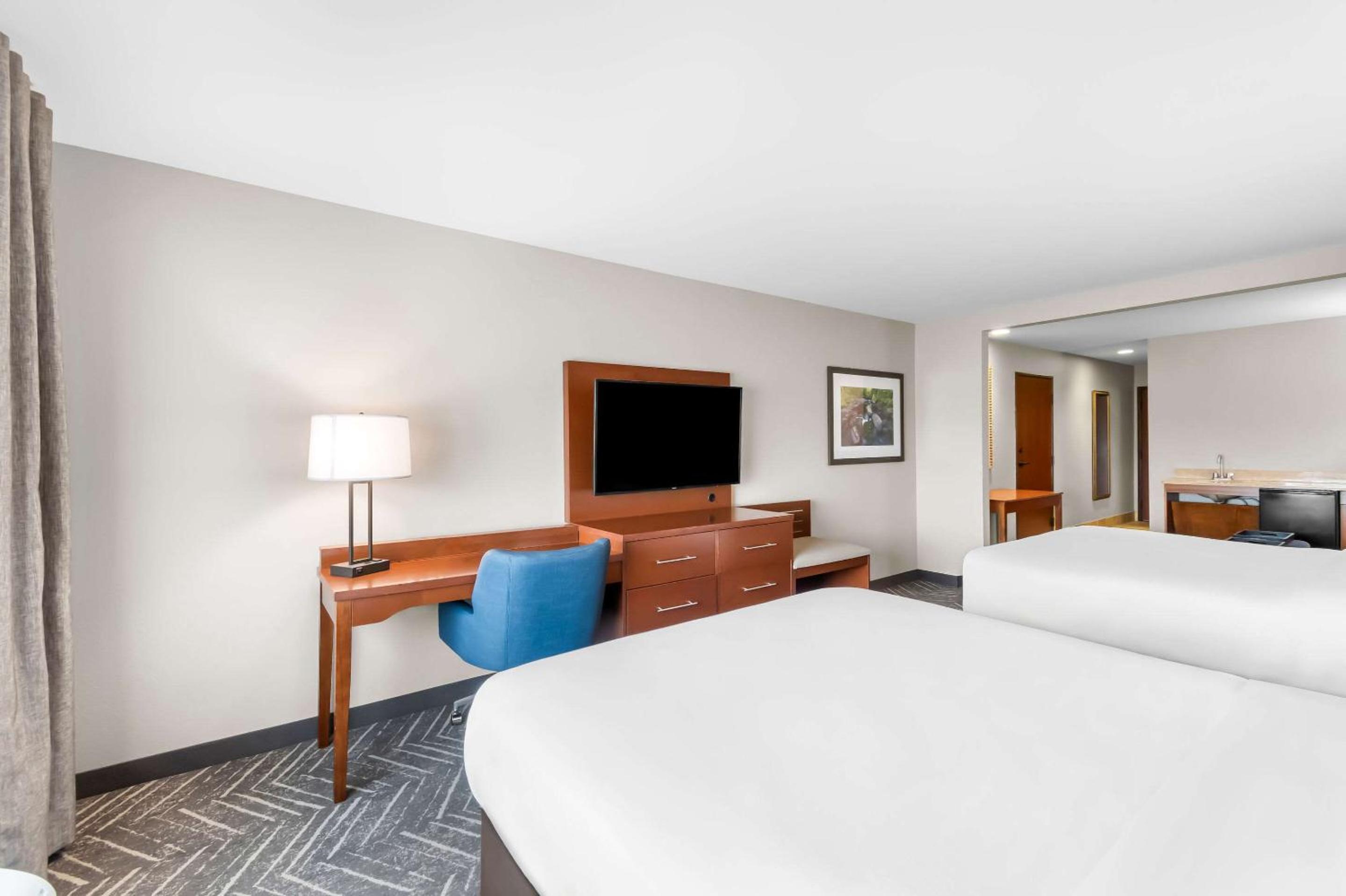 Suite with Two Queen Beds - Accessible/Non-Smoking - Photo 1