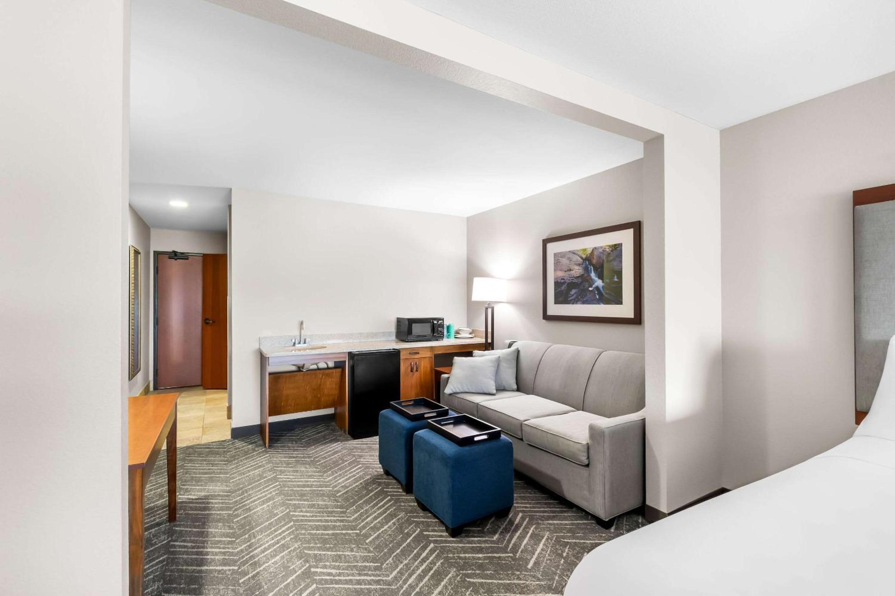 Suite with Two Queen Beds - Accessible/Non-Smoking - Photo 2