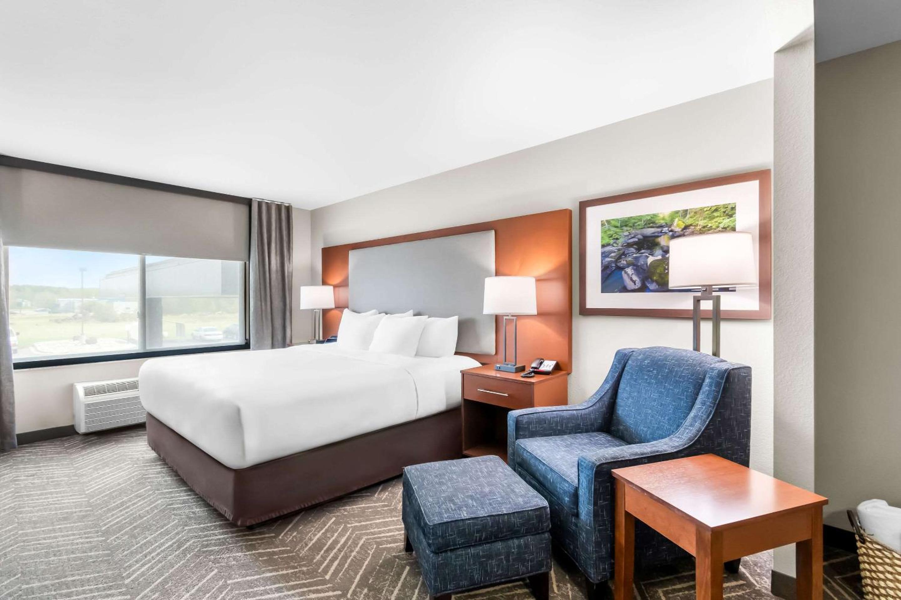 Suite with Two Queen Beds - Accessible/Non-Smoking - Photo 3