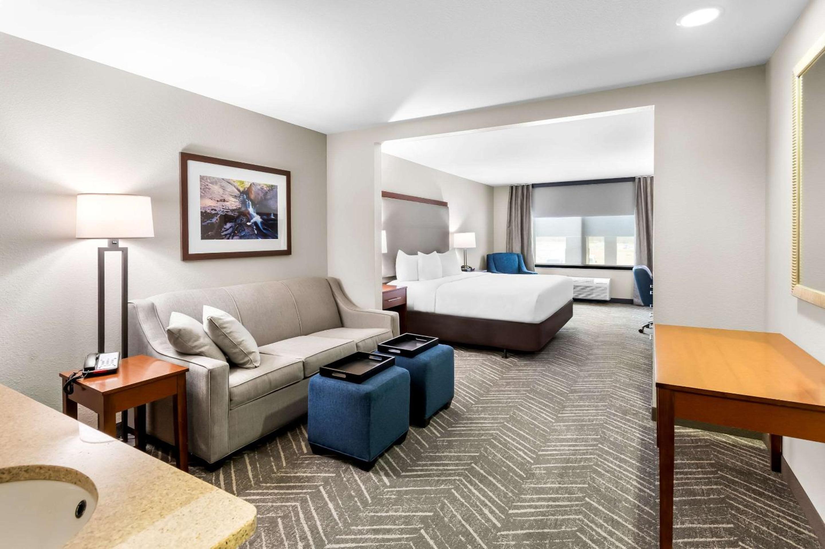King Suite - Accessible/Non-Smoking - Photo 1