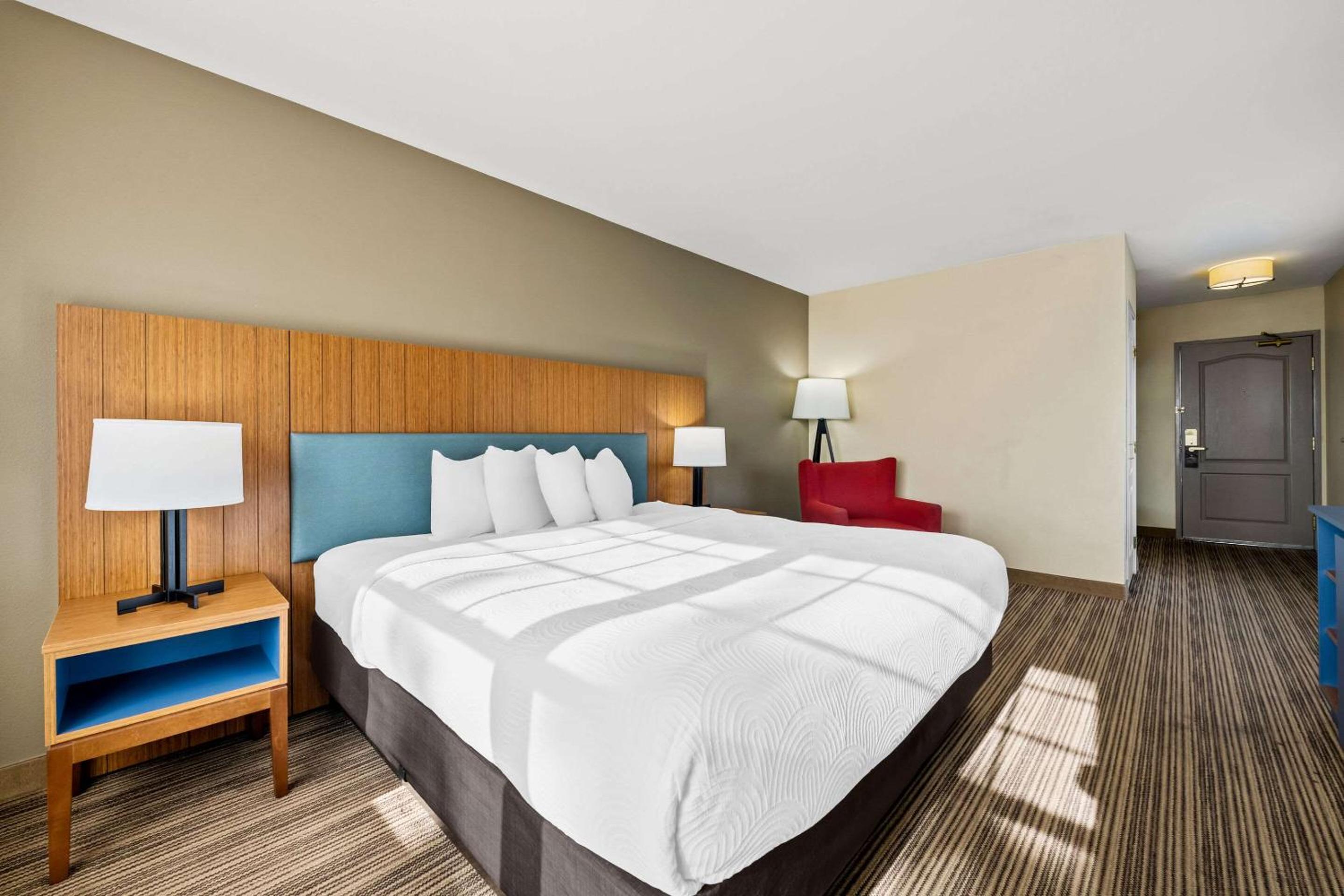 King Room - Non-Smoking - Photo 1