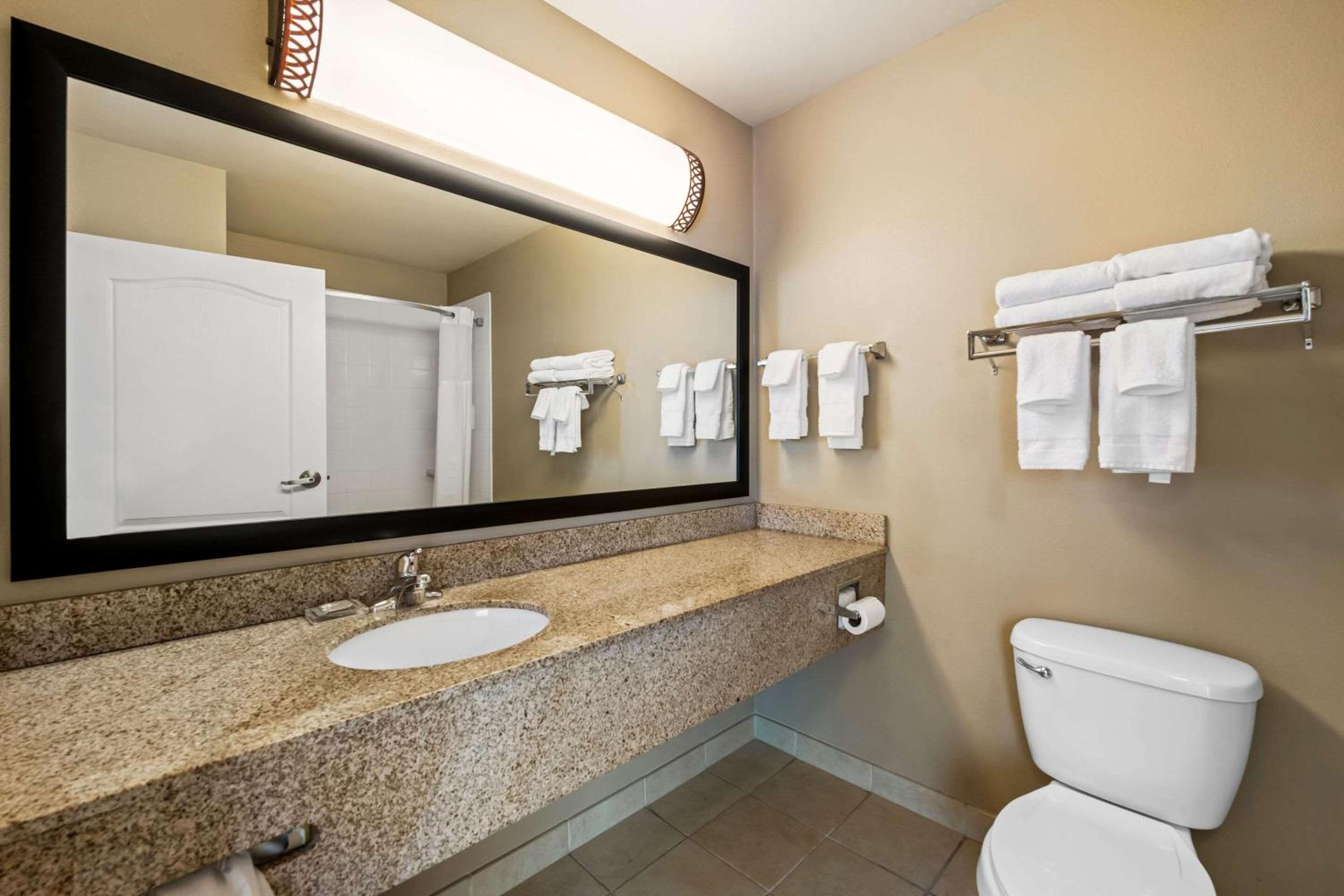 King Room - Non-Smoking - Photo 3