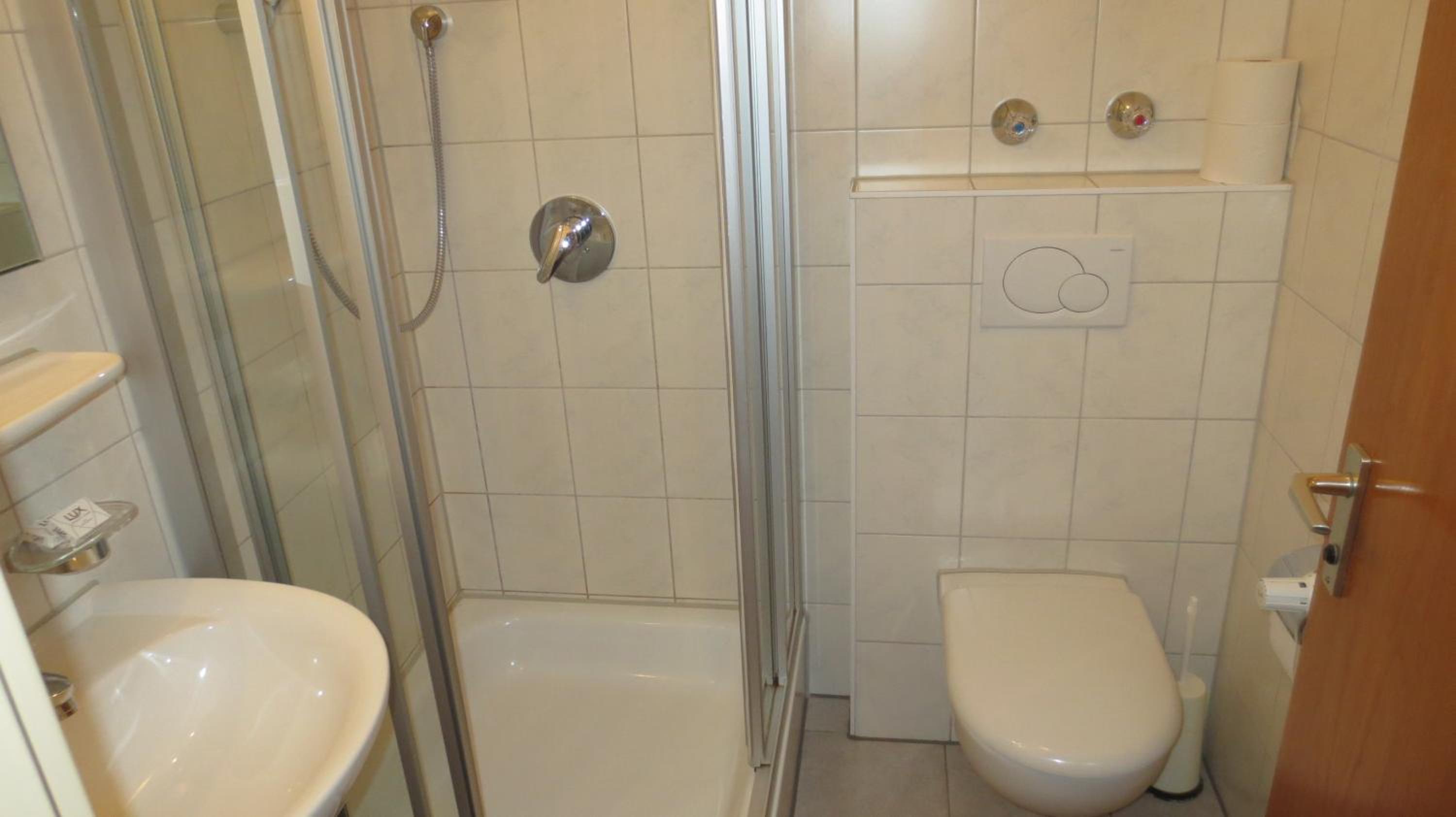 Double Room - Photo 9