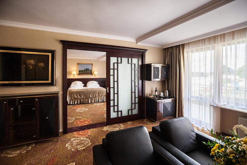 One-Bedroom Apartment with Lake View photo 1