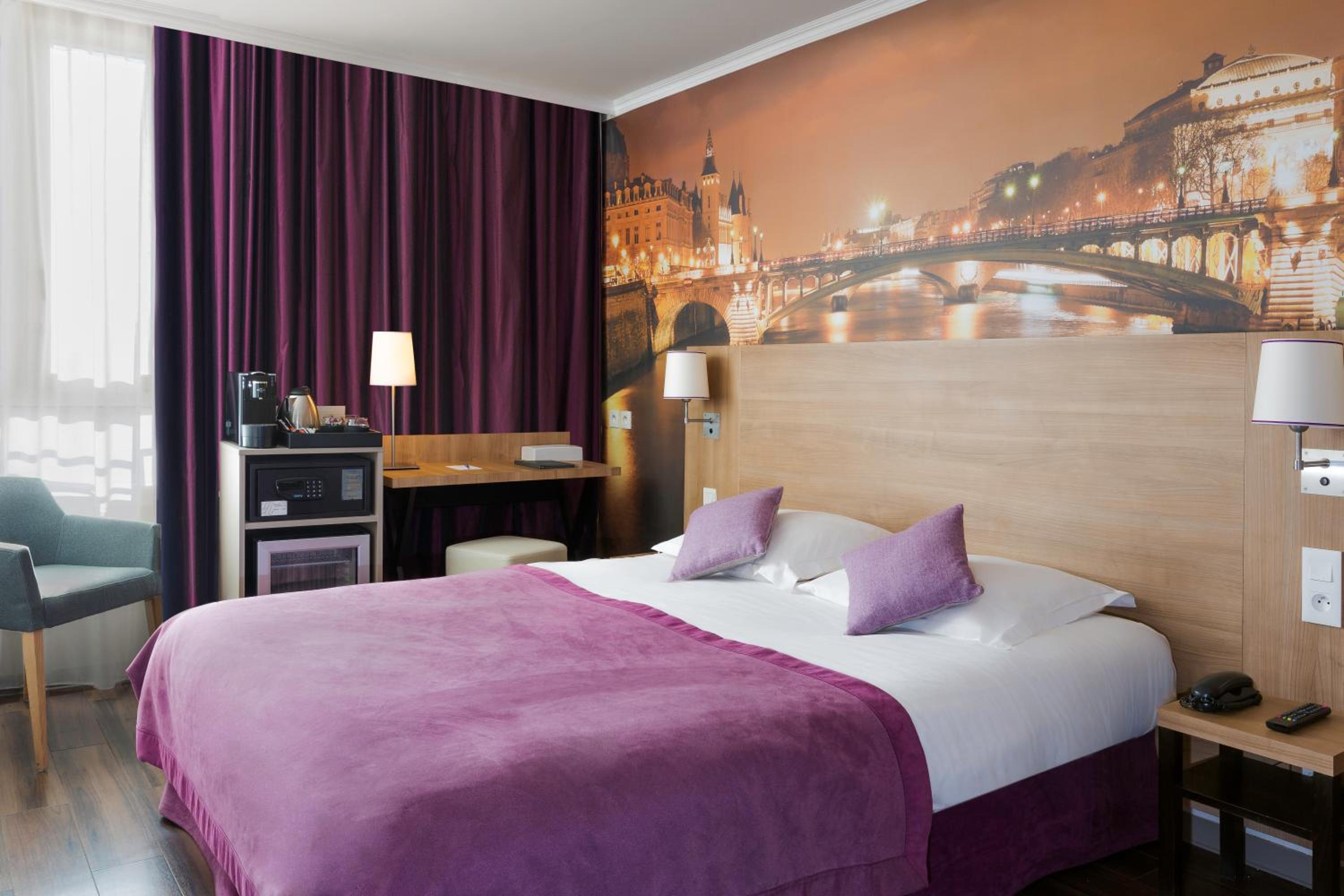Superior King Room - Eiffel Tower View/Non-Smoking - Photo 10