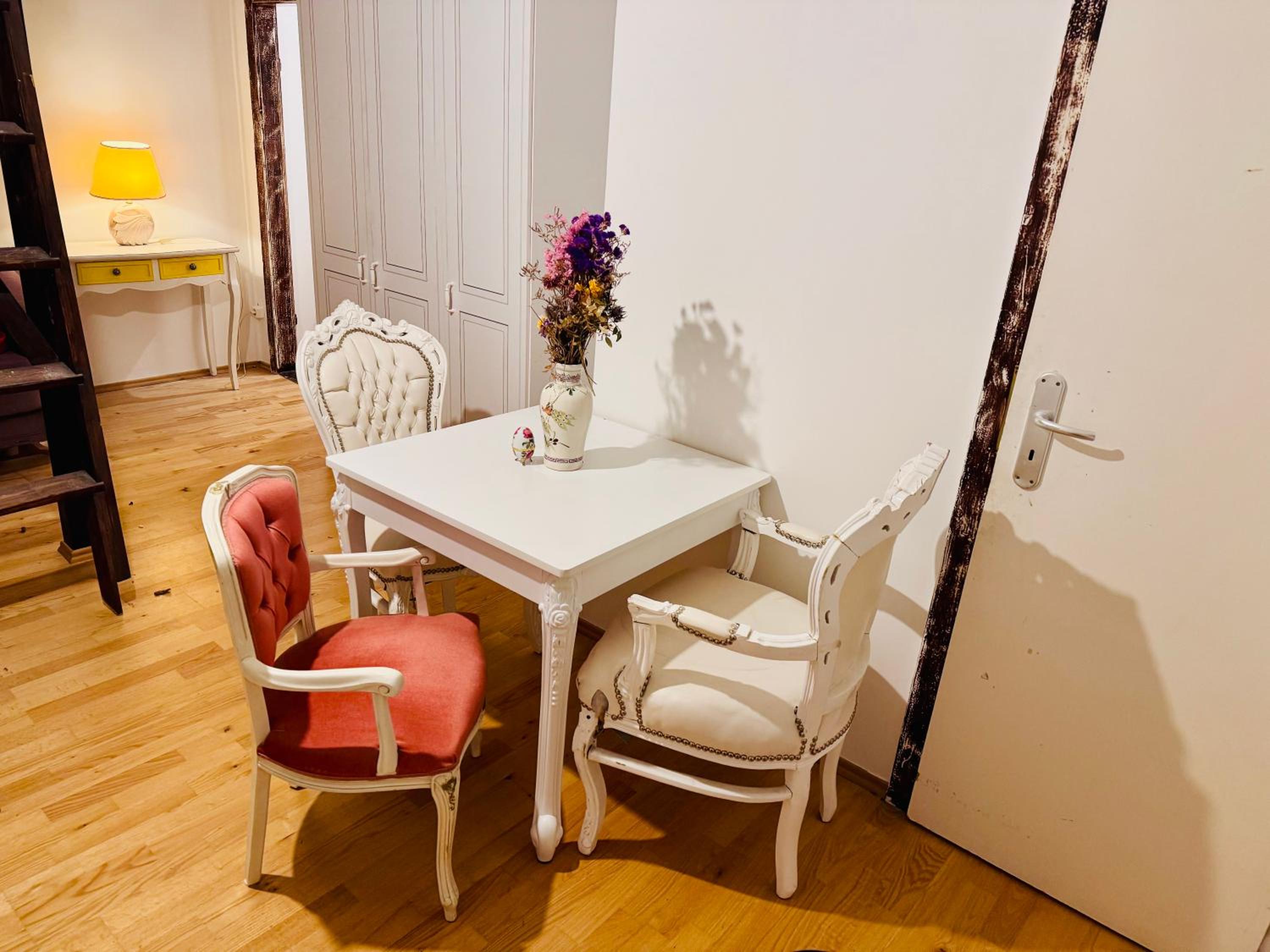 Apartment with Private Bathroom photo 2