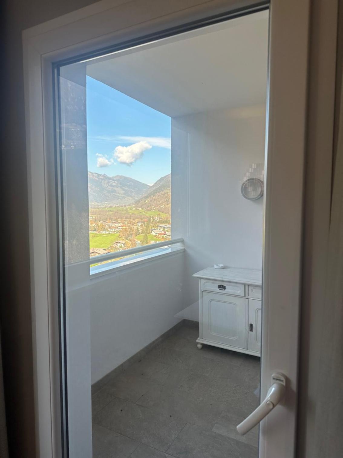 One-Bedroom Apartment with Balcony and City View photo 1