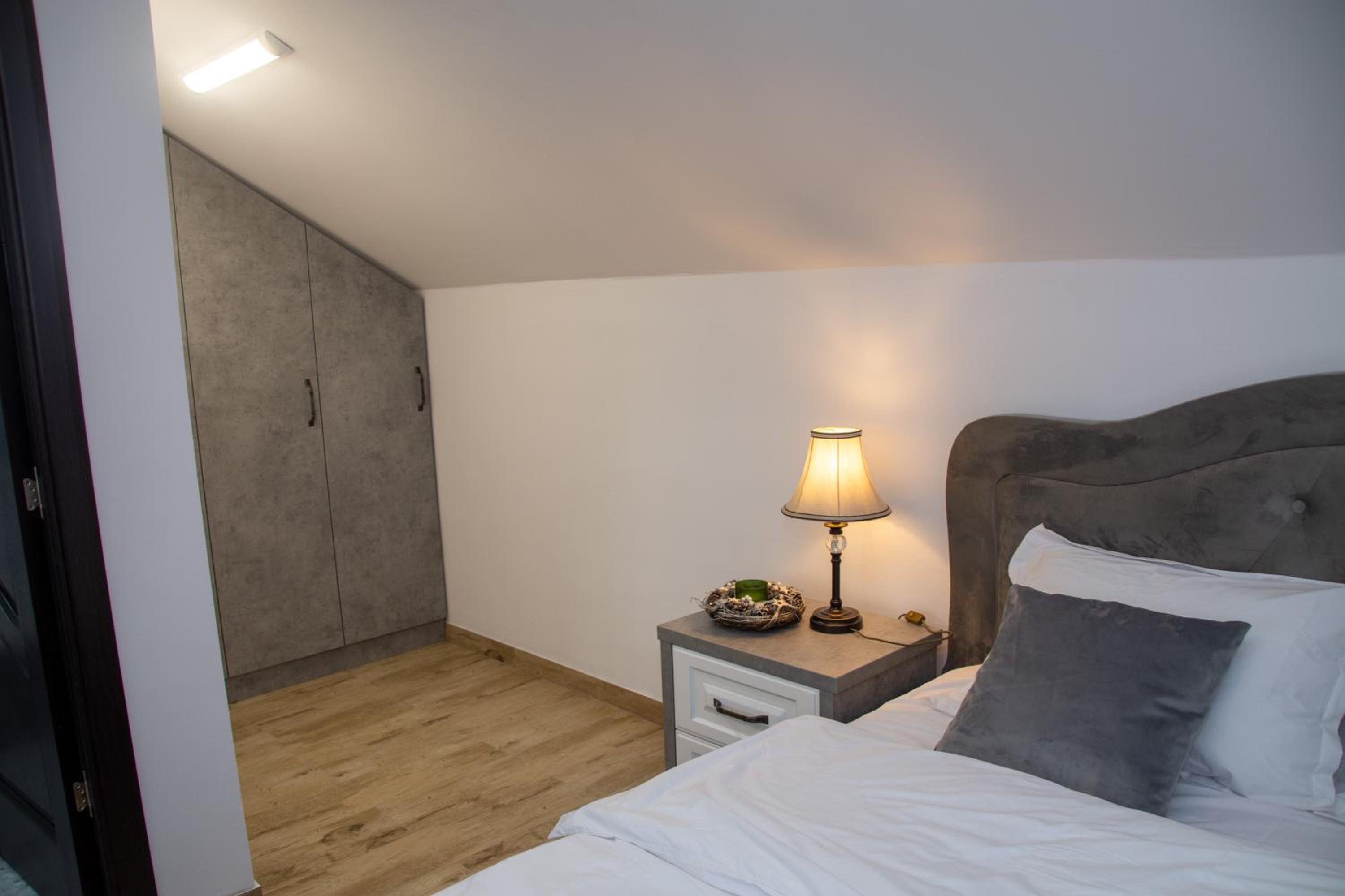 Large Double Room photo 2