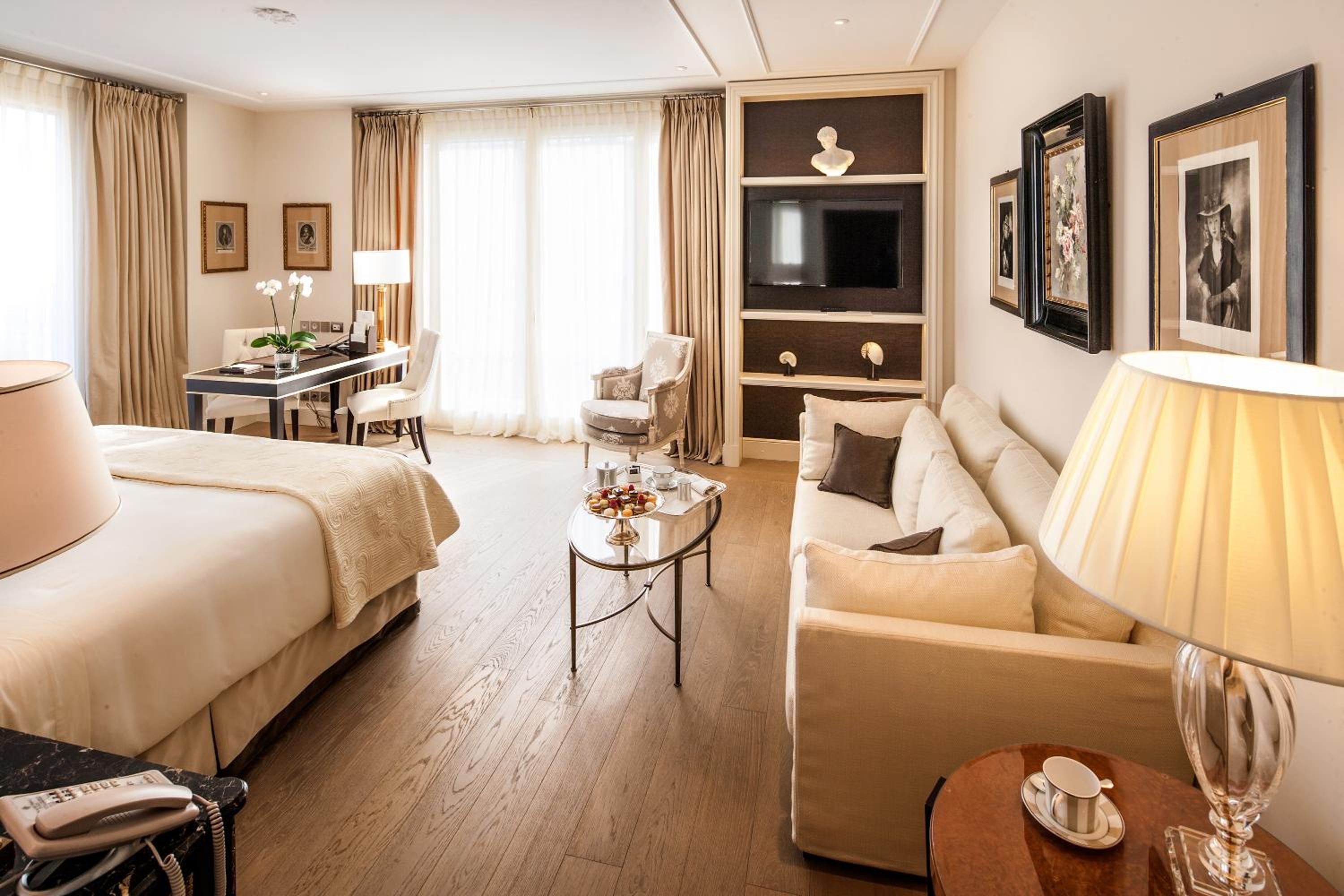 Junior Suite (Non Smoking)