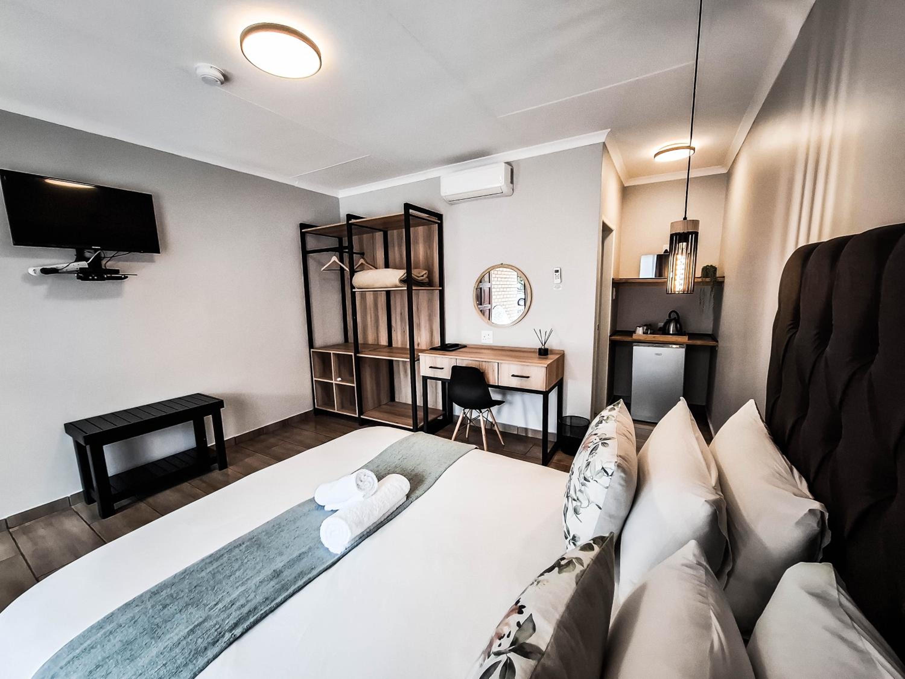 Double Room - Photo 15