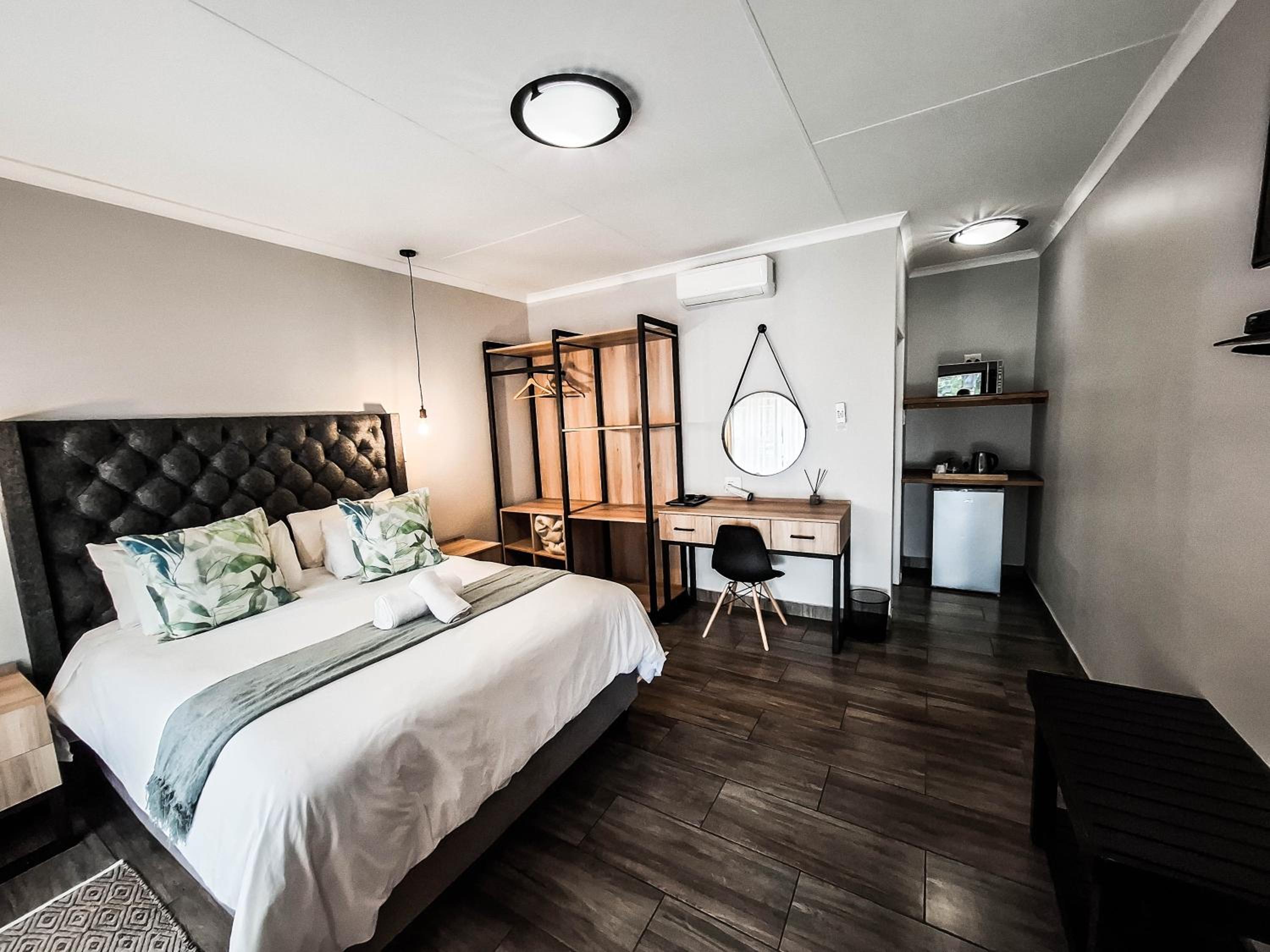 Double Room - Photo 18