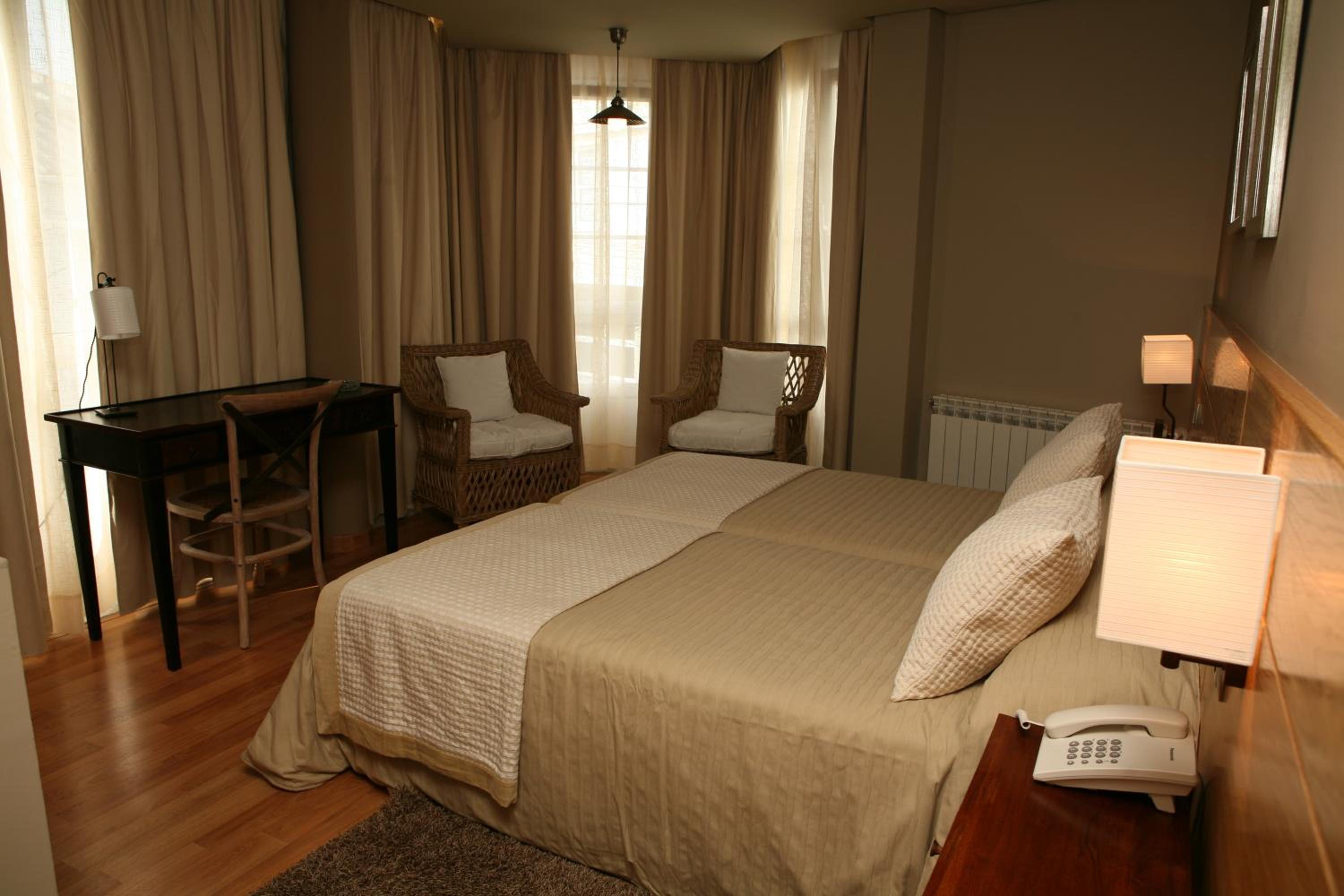 Superior Double or Twin Room - Photo 13