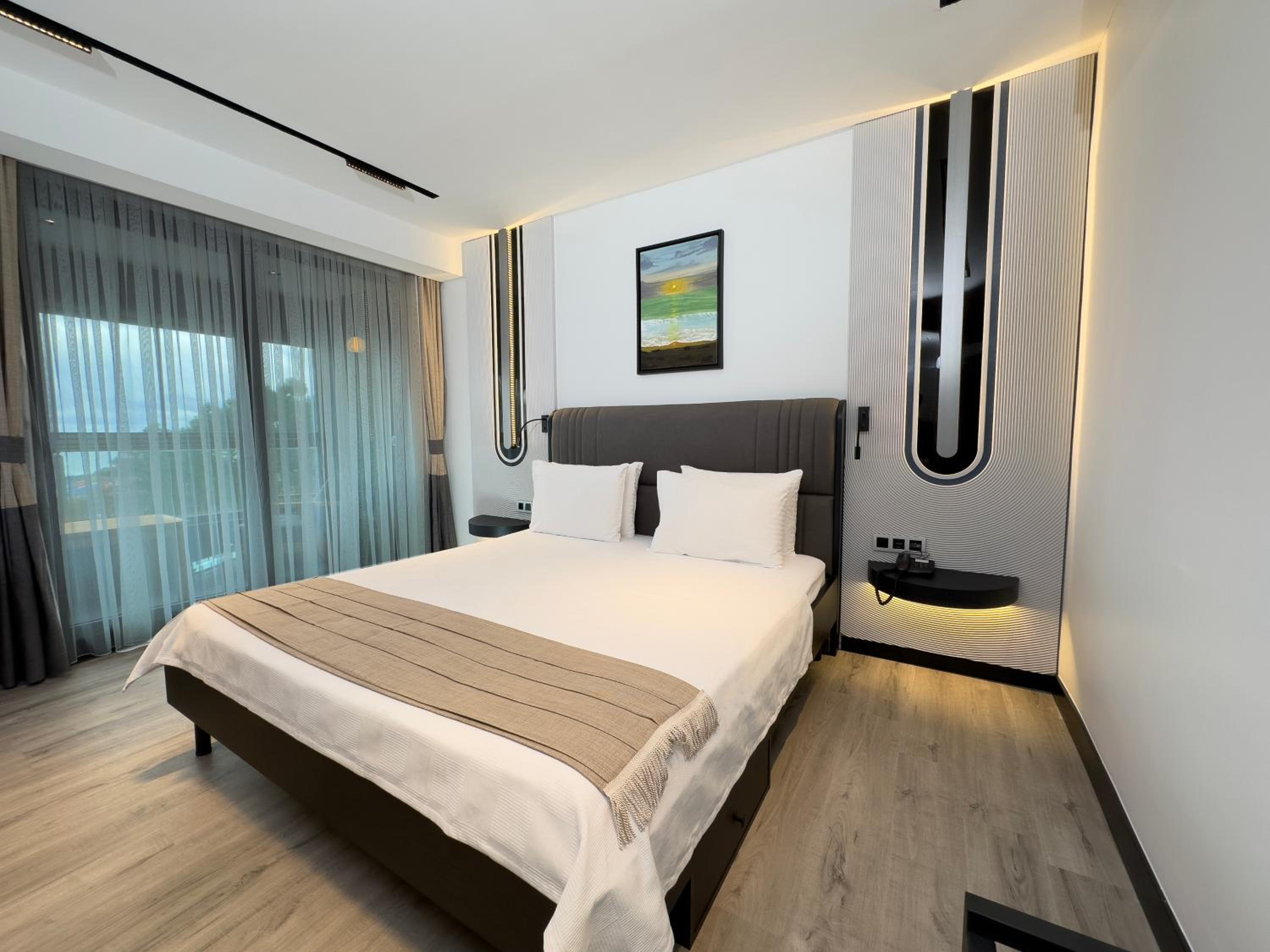 Deluxe Queen Room