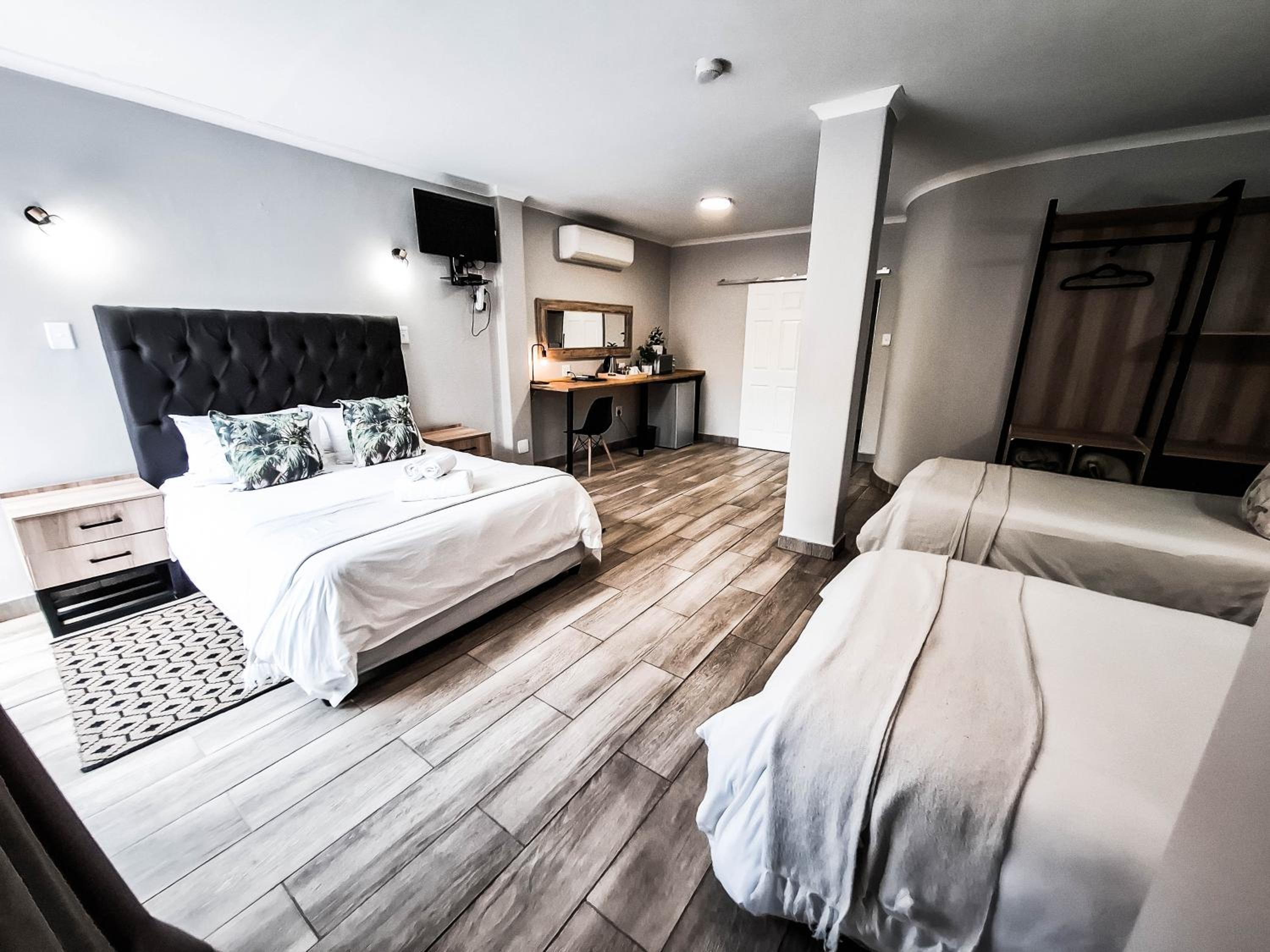 Family Room - Photo 10