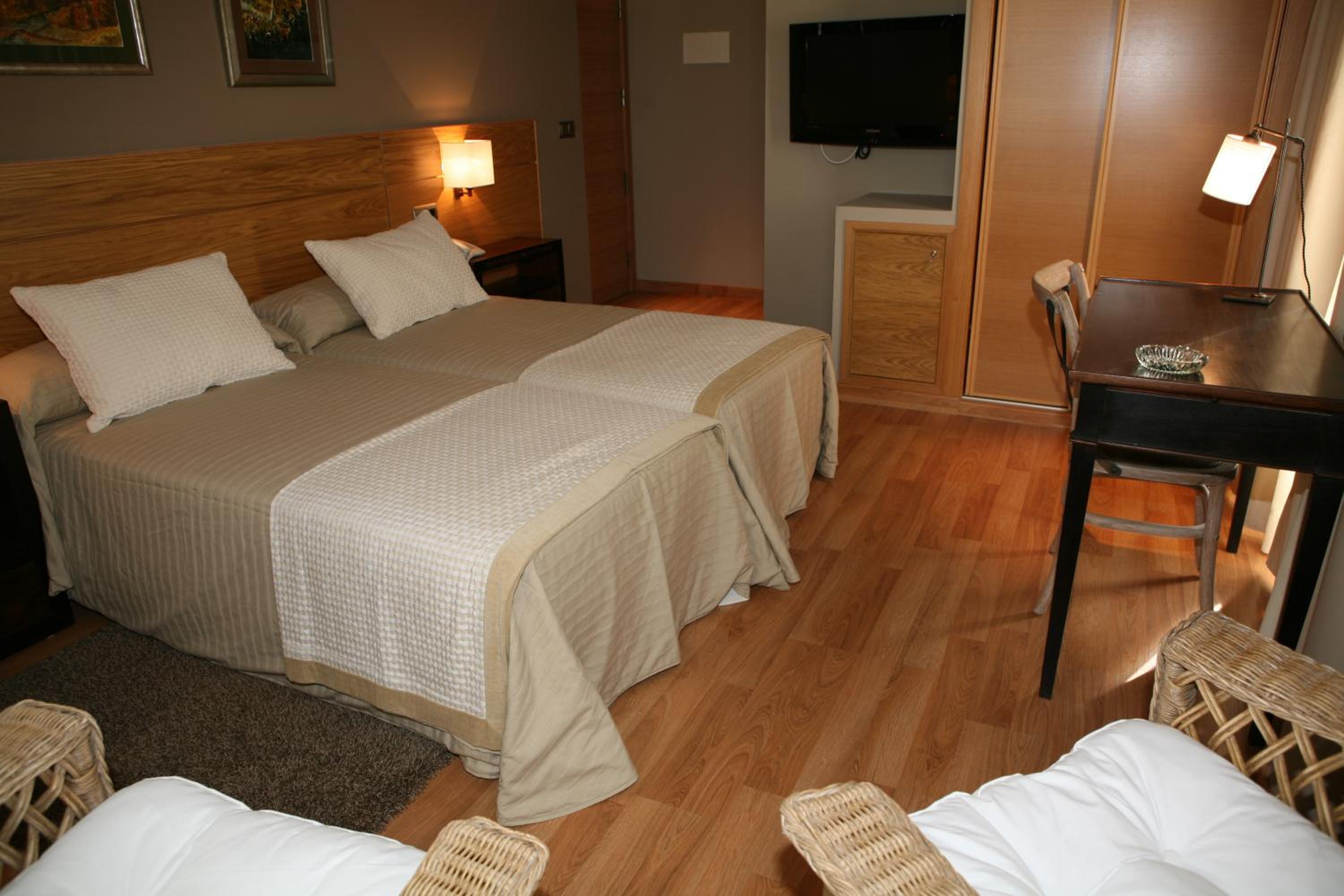 Superior Double or Twin Room - Photo 11