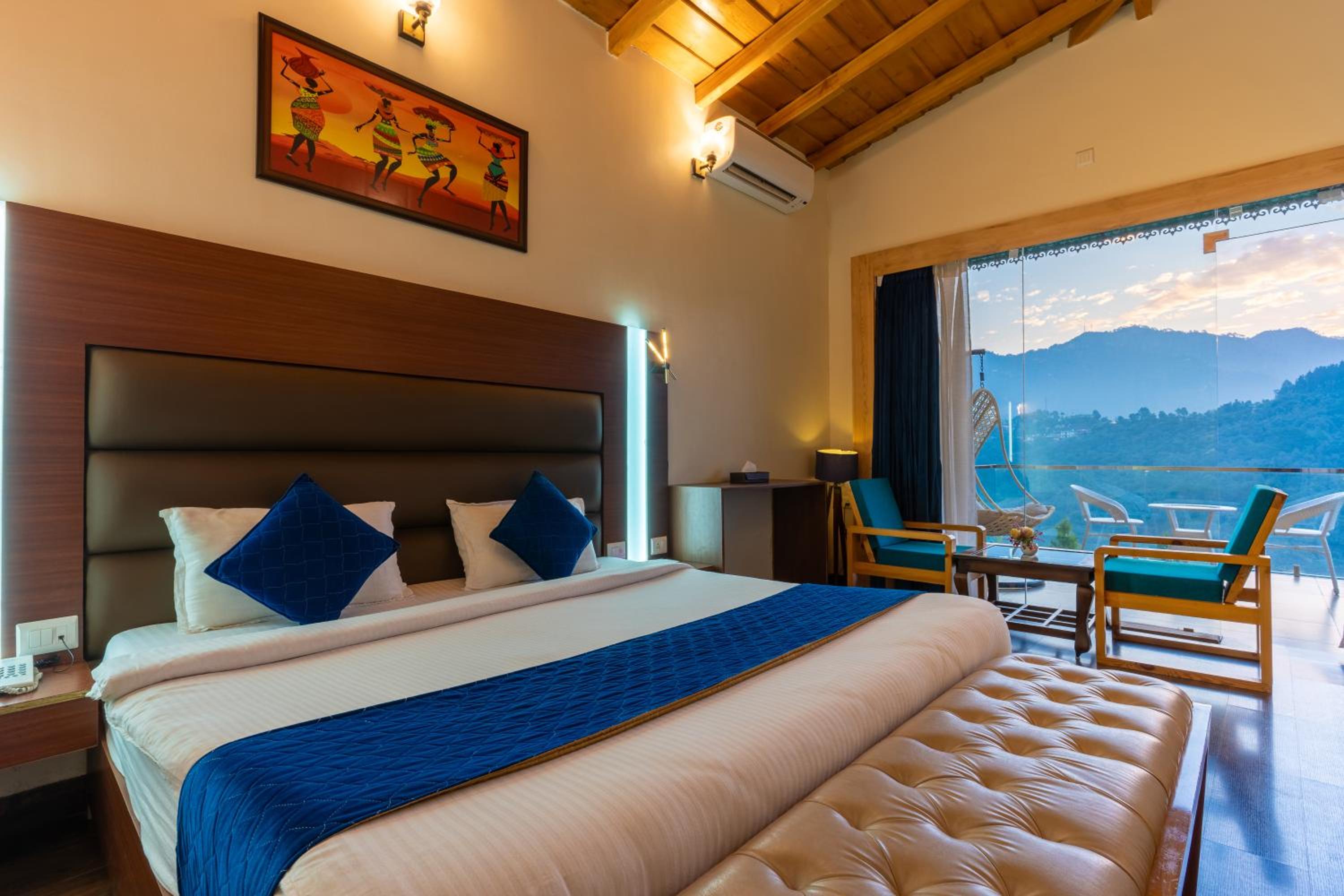 Double Room with Lake View - Photo 4