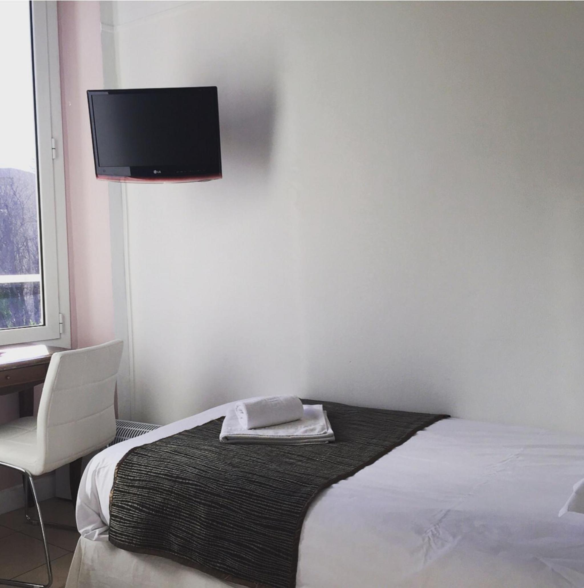 Superior Room (2 or 3 Single Beds) - Photo 2