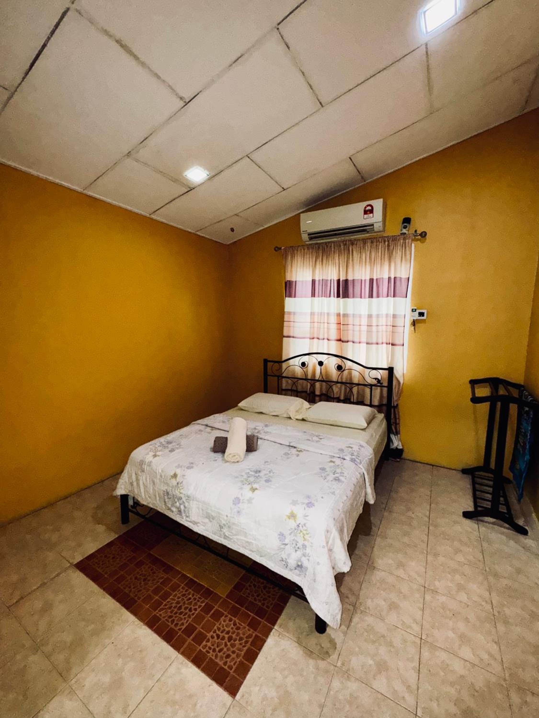Three-Bedroom House photo 3