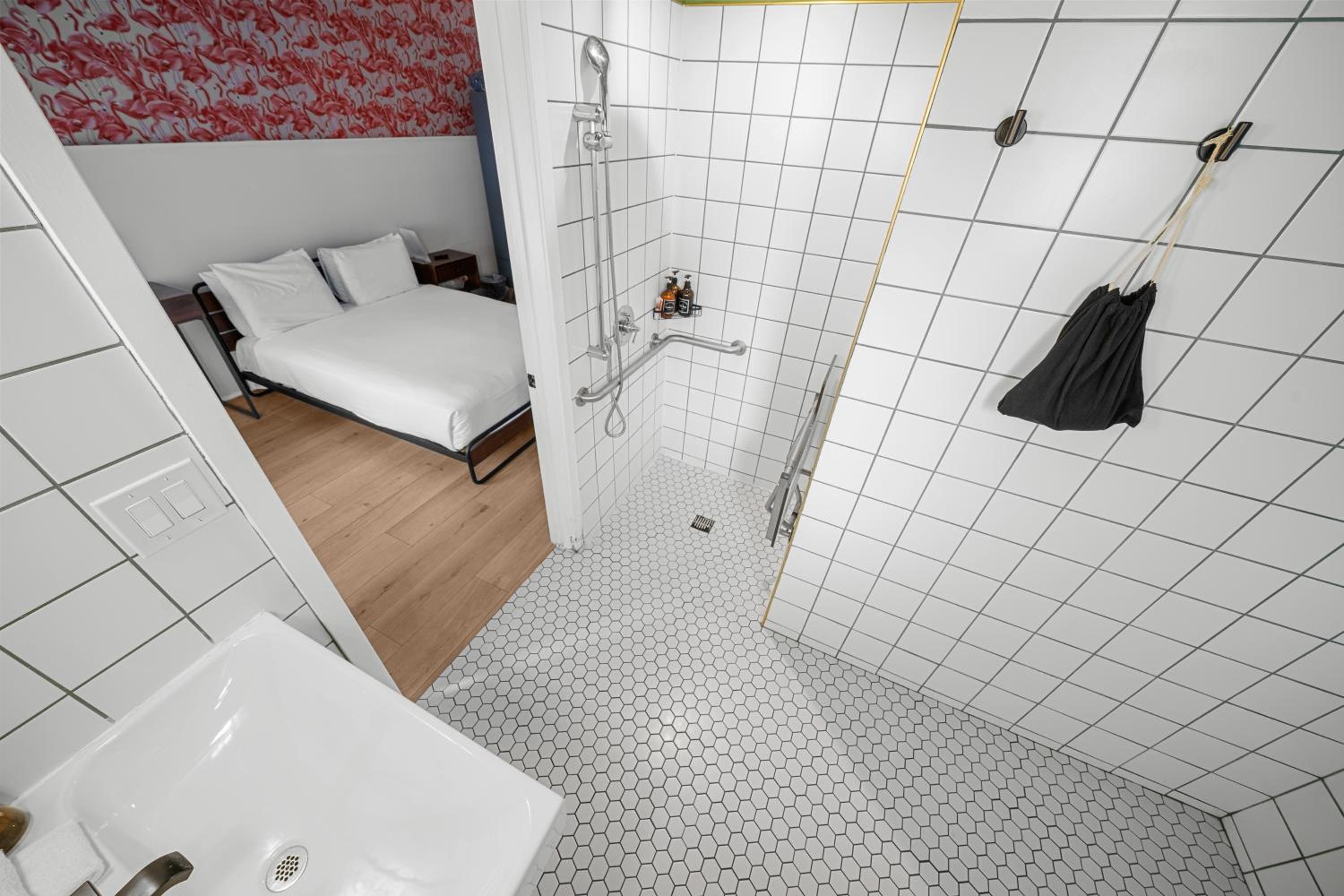 Premium Accessible Two Double Beds Studio with Kitchen - Photo 9