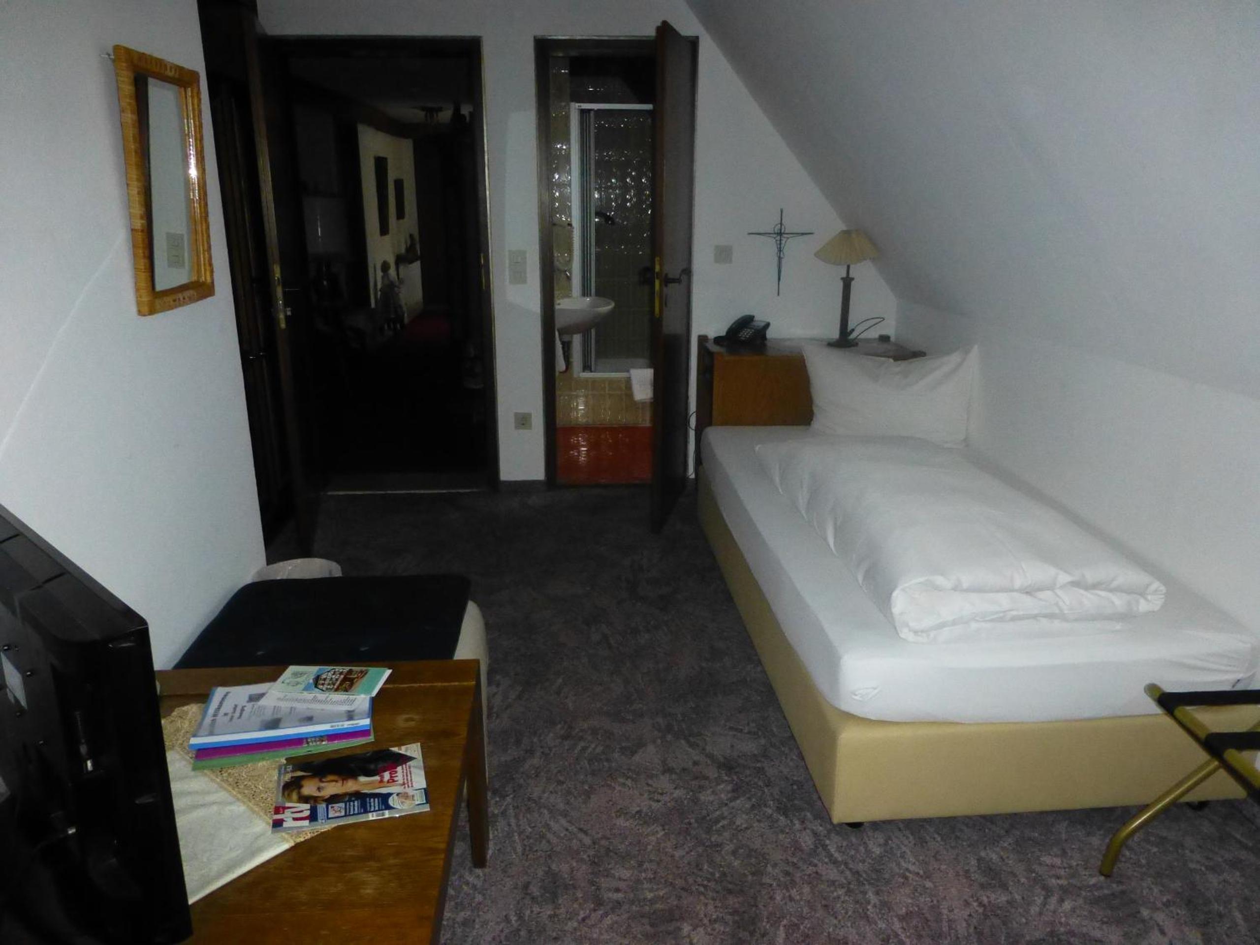Single Room photo 3
