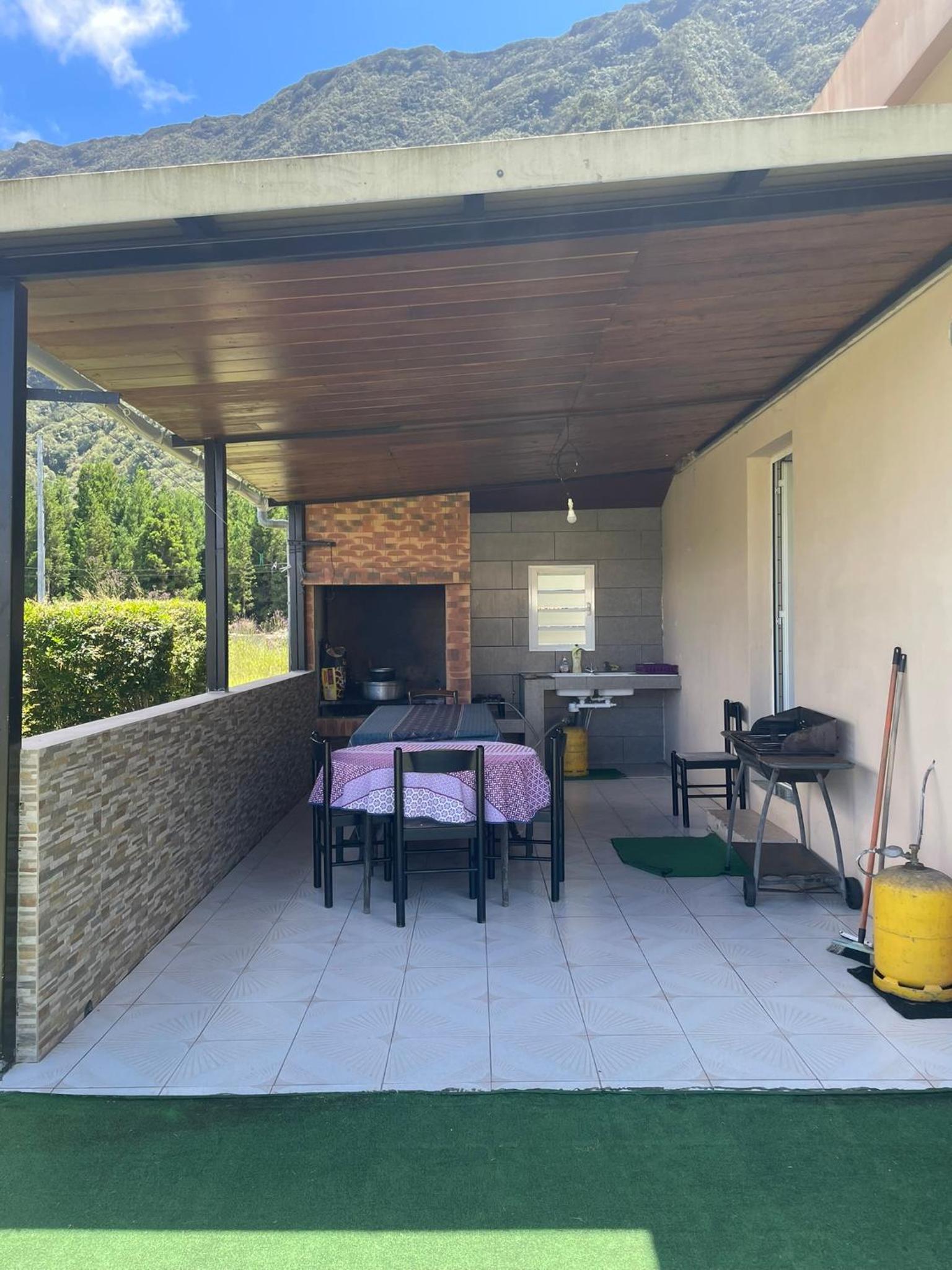 Two-Bedroom House - Photo 3