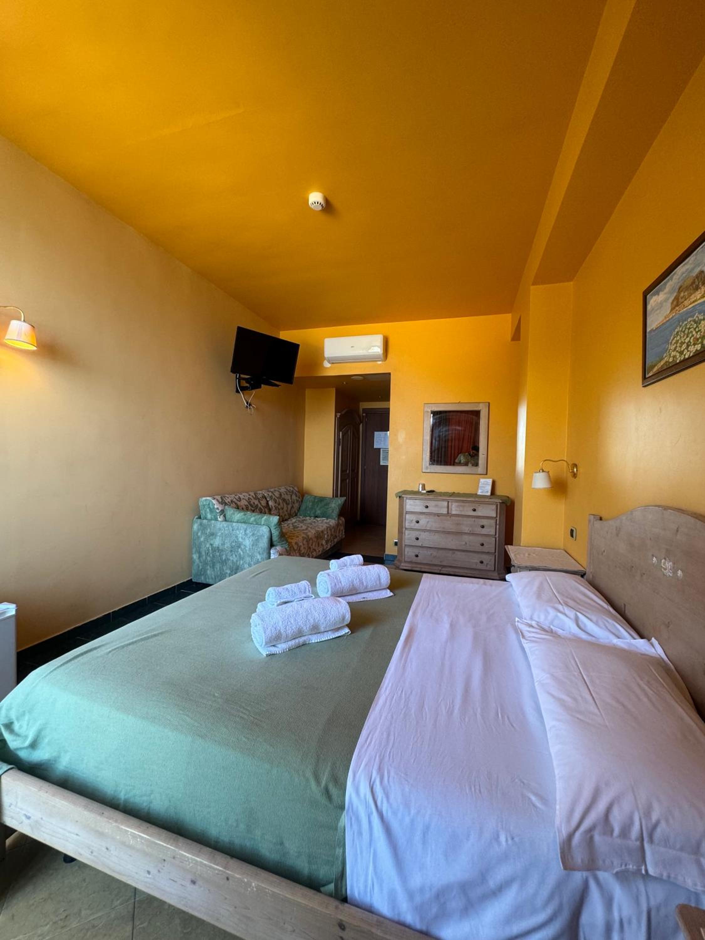 Economy Triple Room