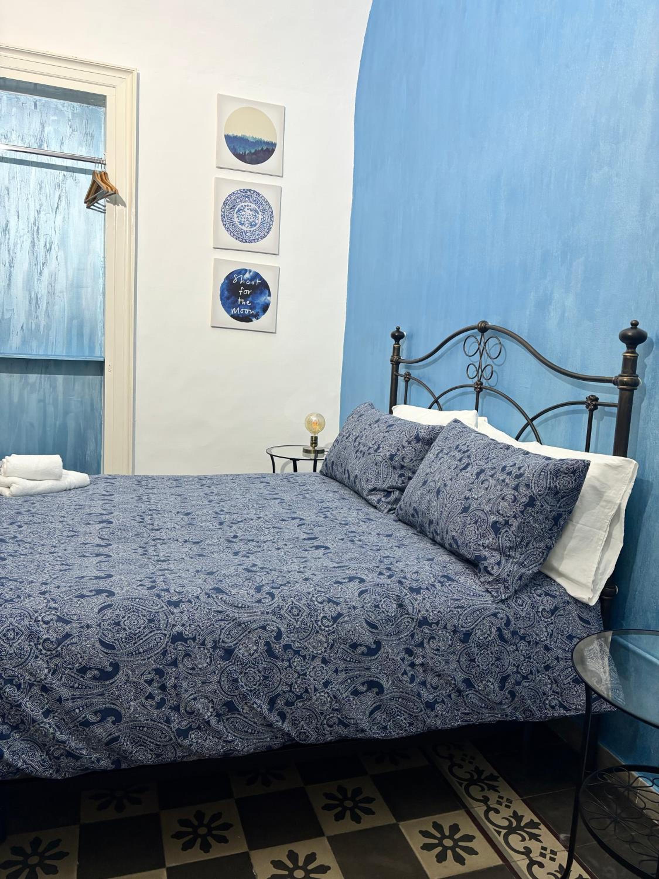 Double Room with Private Bathroom - Photo 7