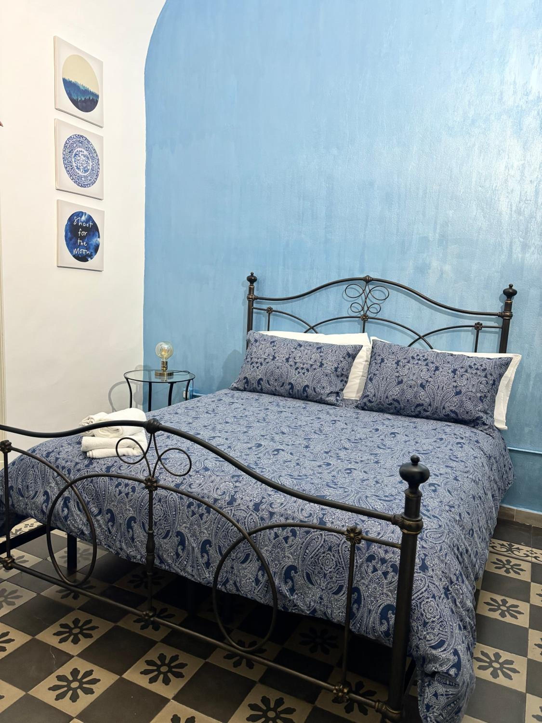 Double Room with Private Bathroom - Photo 11