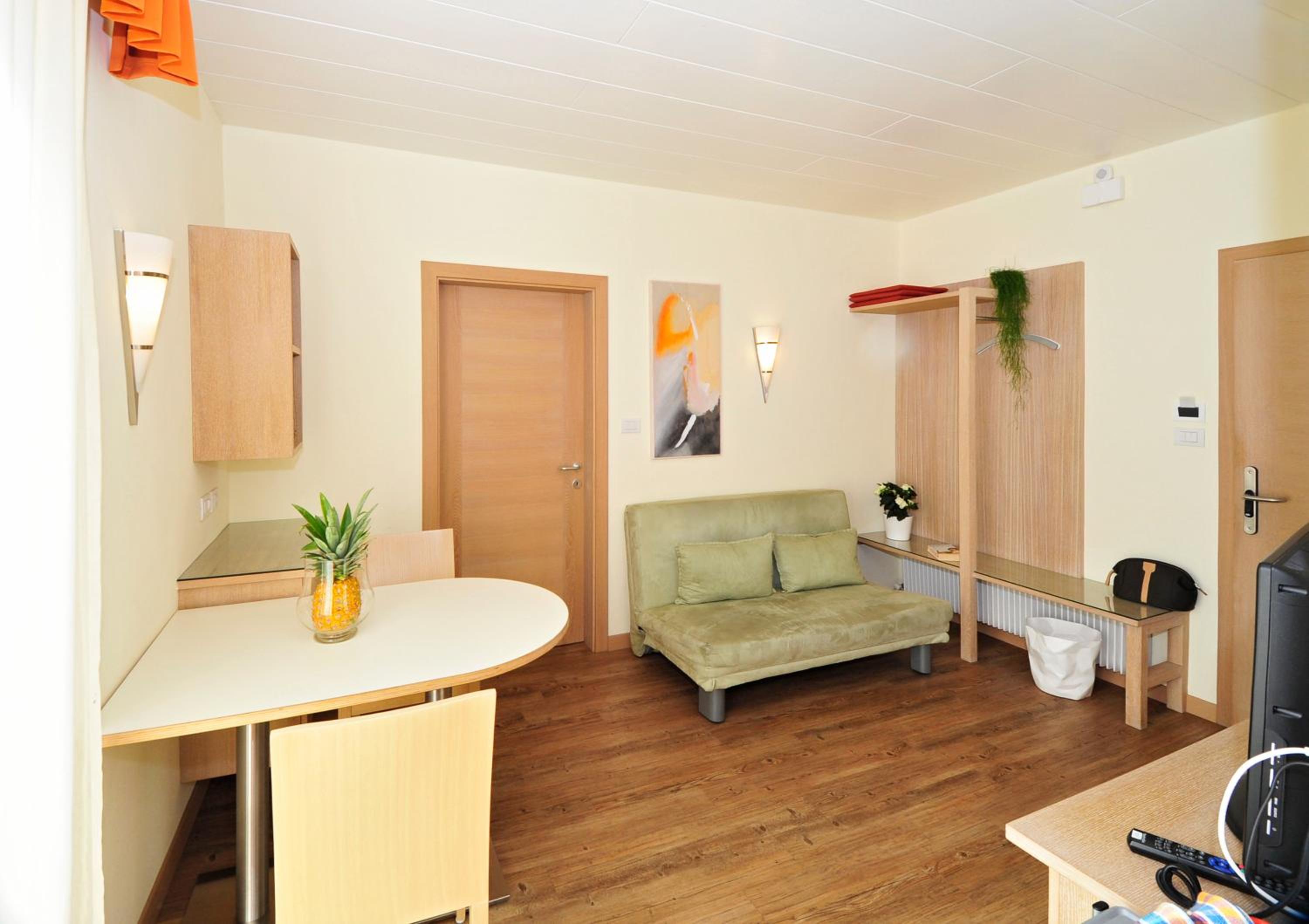 One-Bedroom Apartment with Balcony - Annex