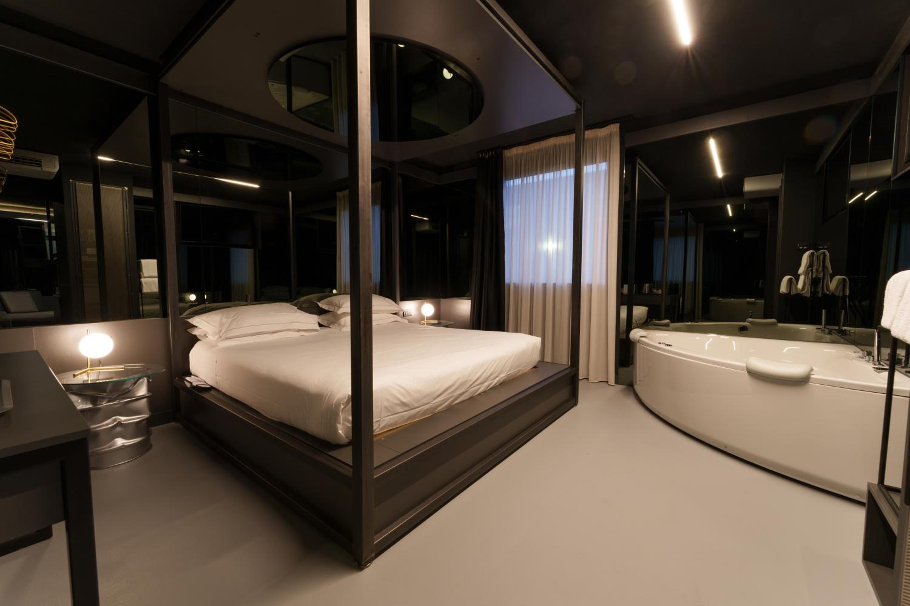 Executive King Room with Spa Bath - Photo 1