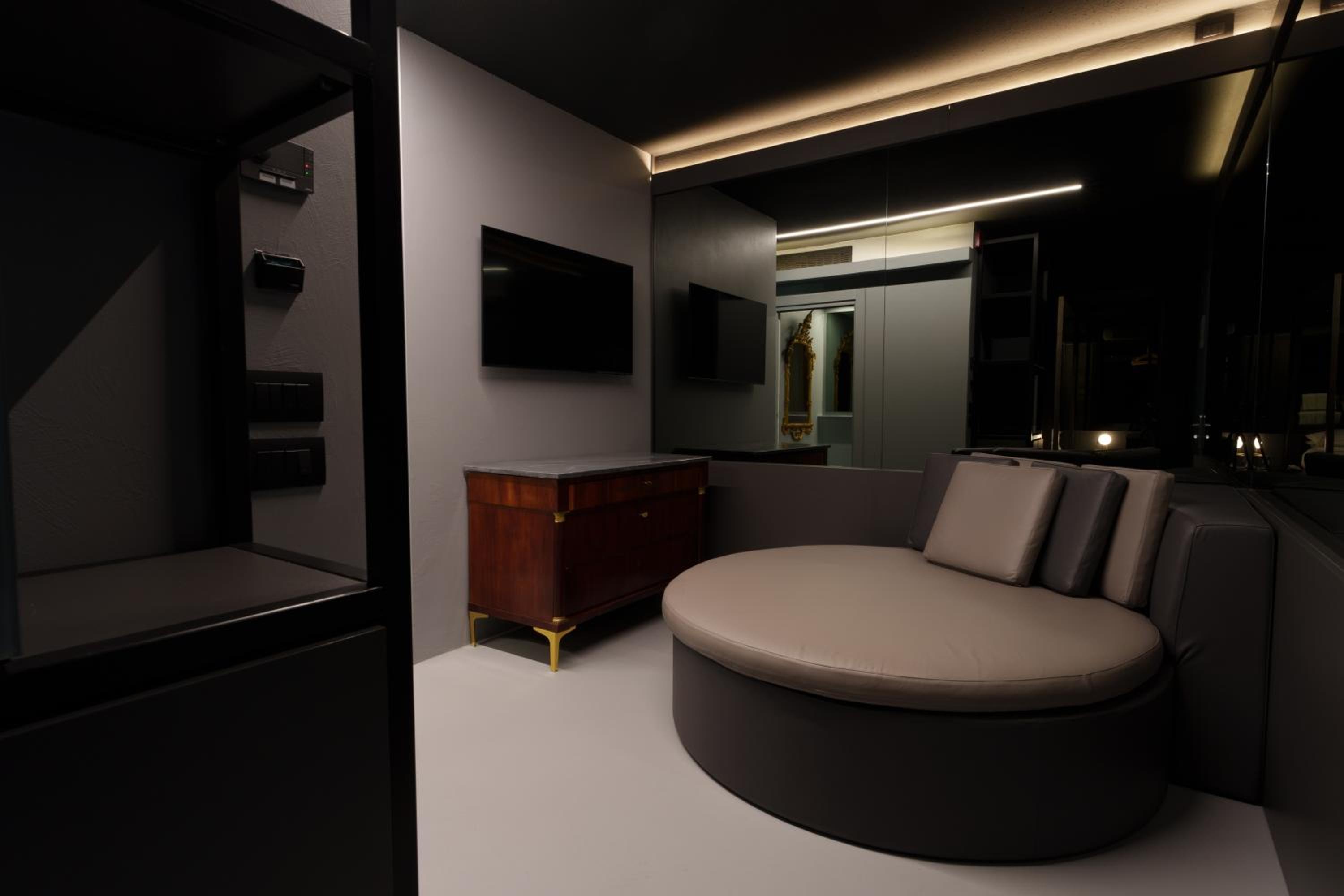 Executive King Room with Spa Bath - Photo 4