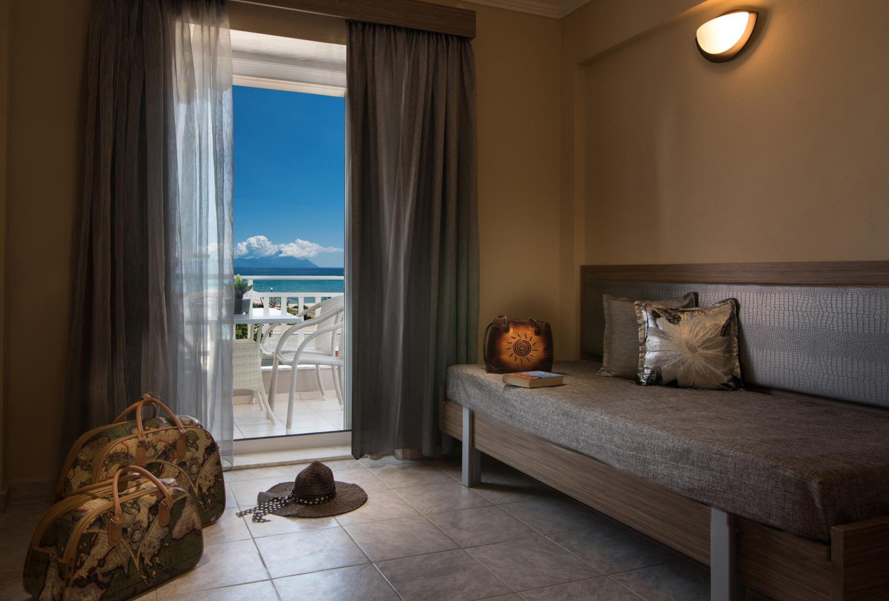 One-Bedroom Apartment - Sea Side photo 2