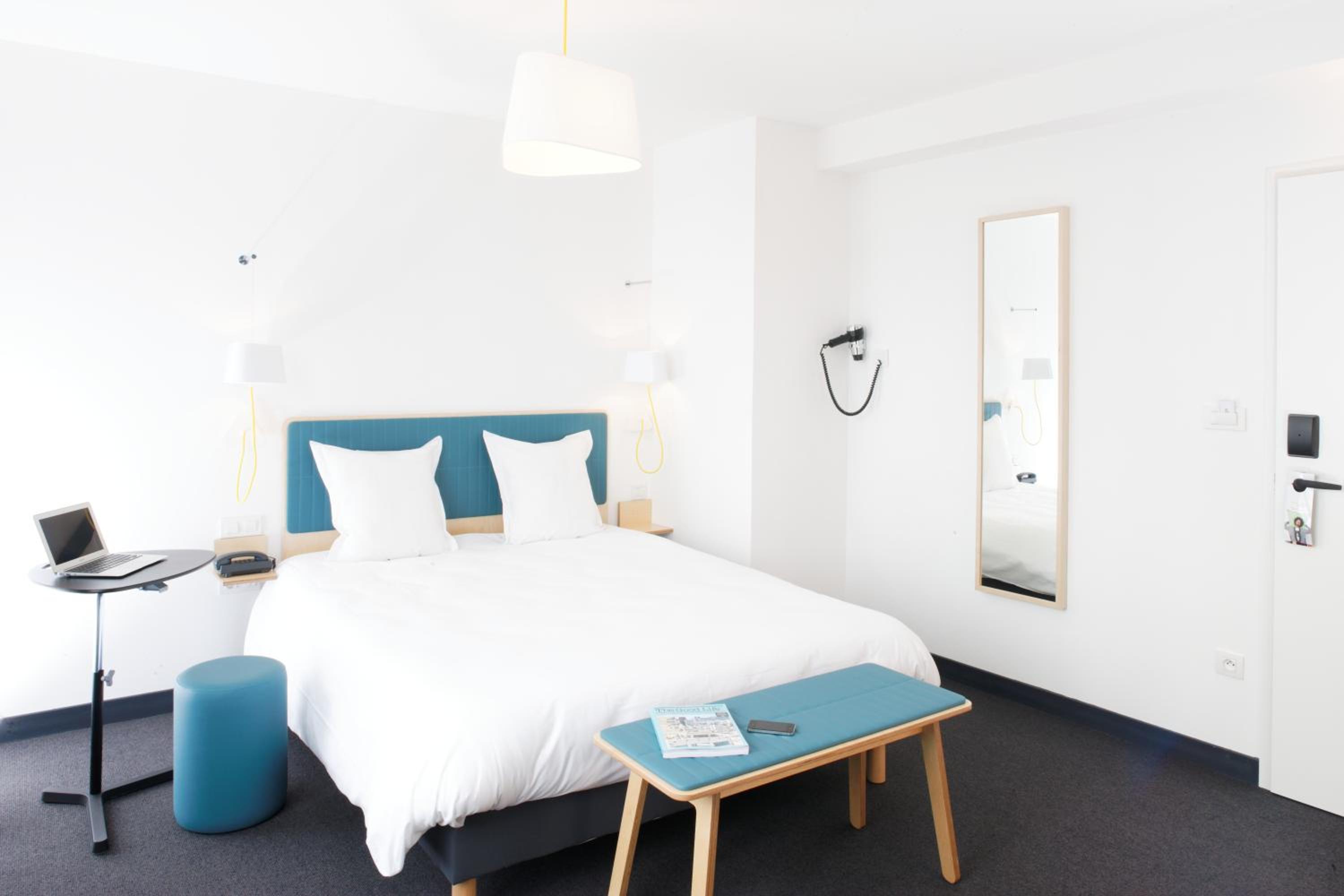 Standard Room with One Double Bed and One Single Bed photo 1
