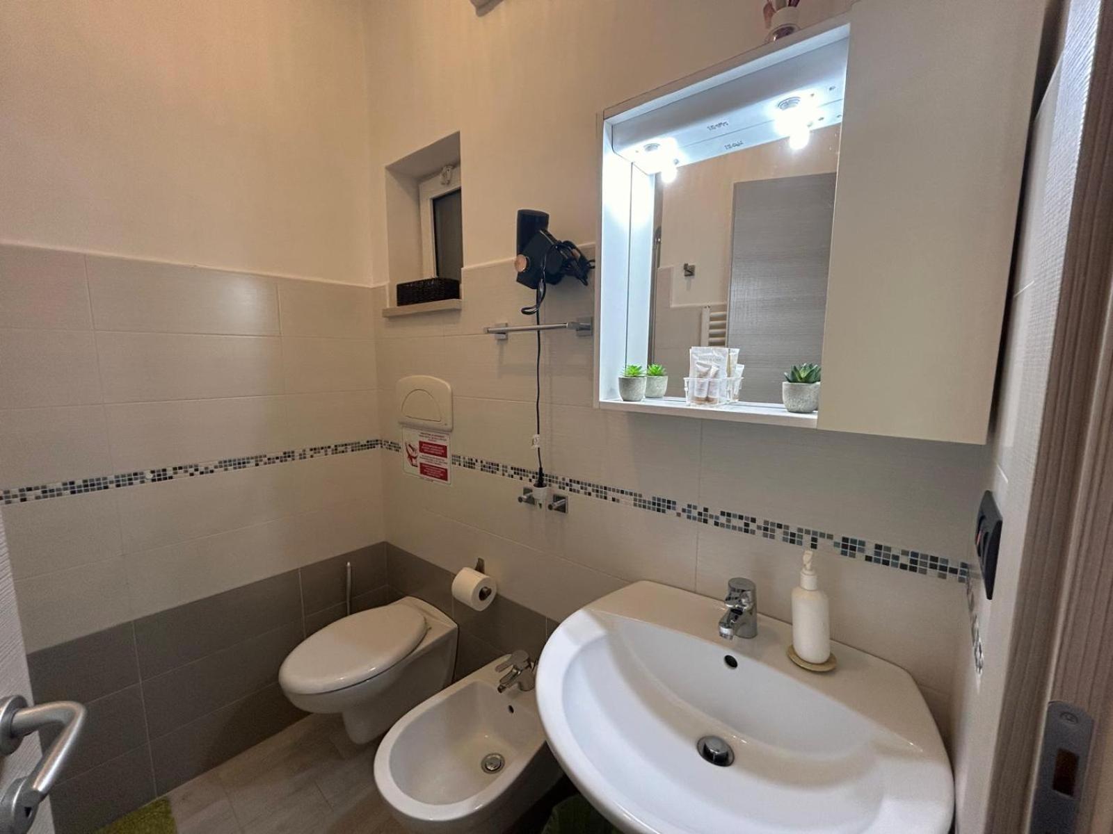 Double Room with Balcony (2 Adults + 1 Child) photo 3
