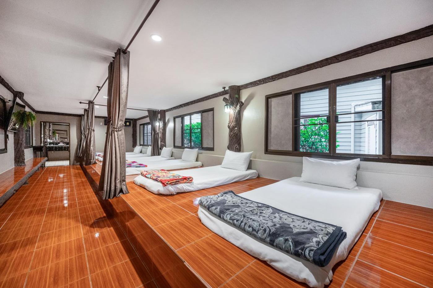 Villa with Garden View