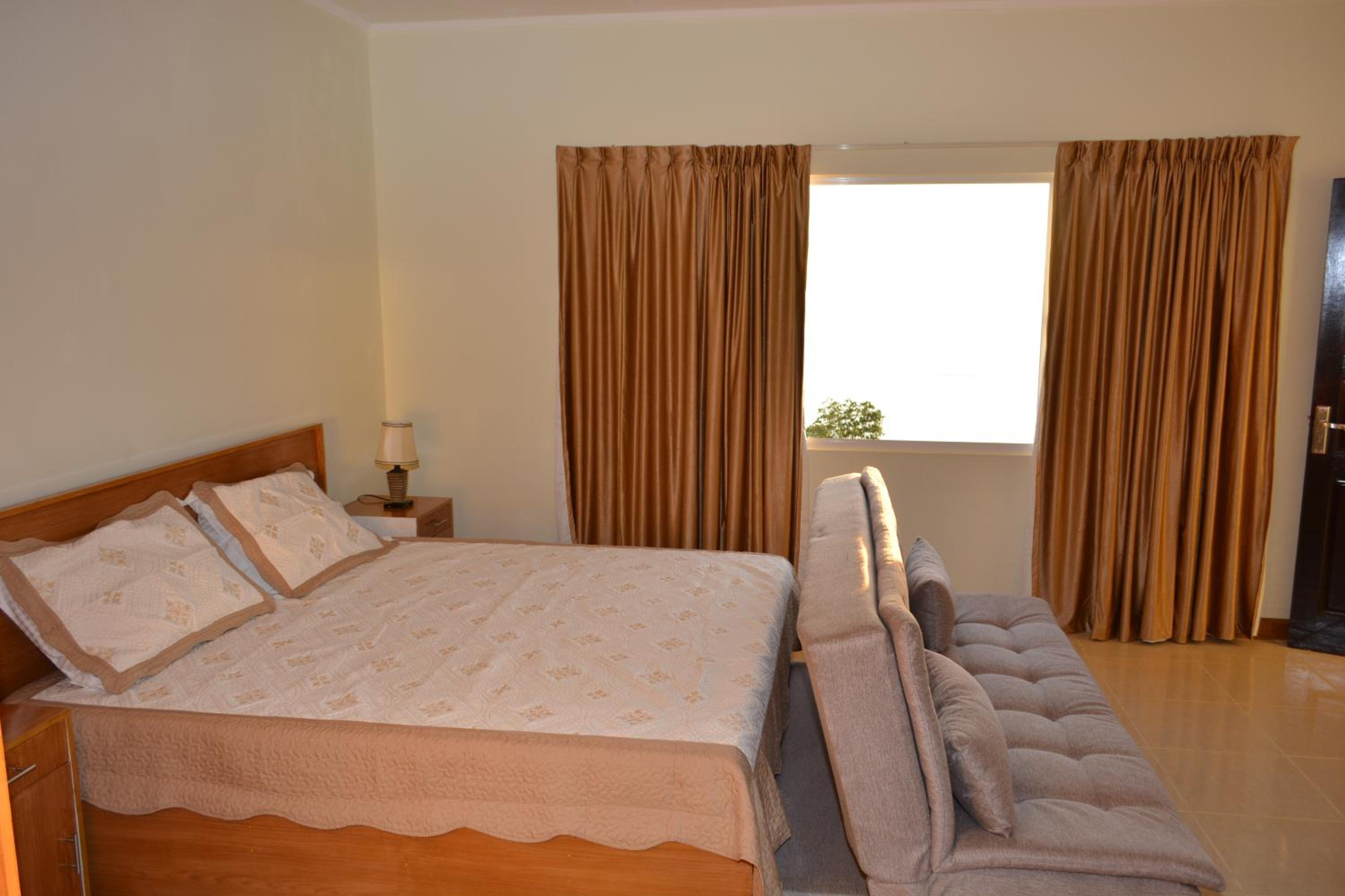 One-Bedroom Apartment with Sea View