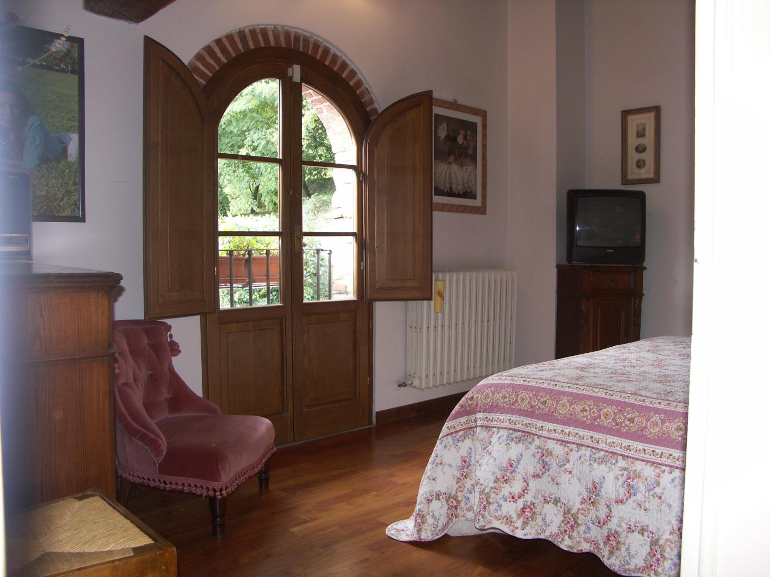 Double Room with Shared Bathroom photo 2