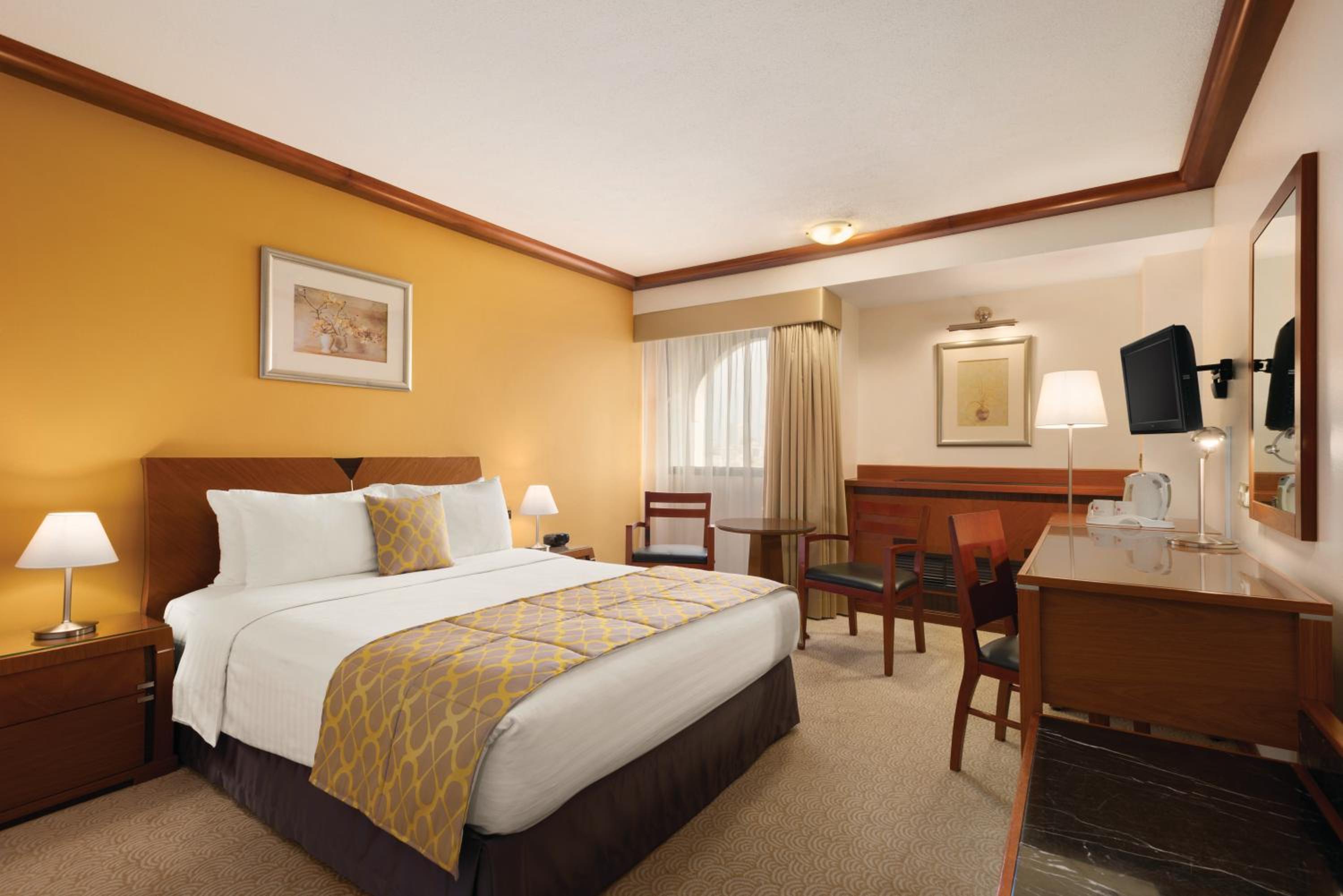 Deluxe King Room - Non-Smoking photo 3