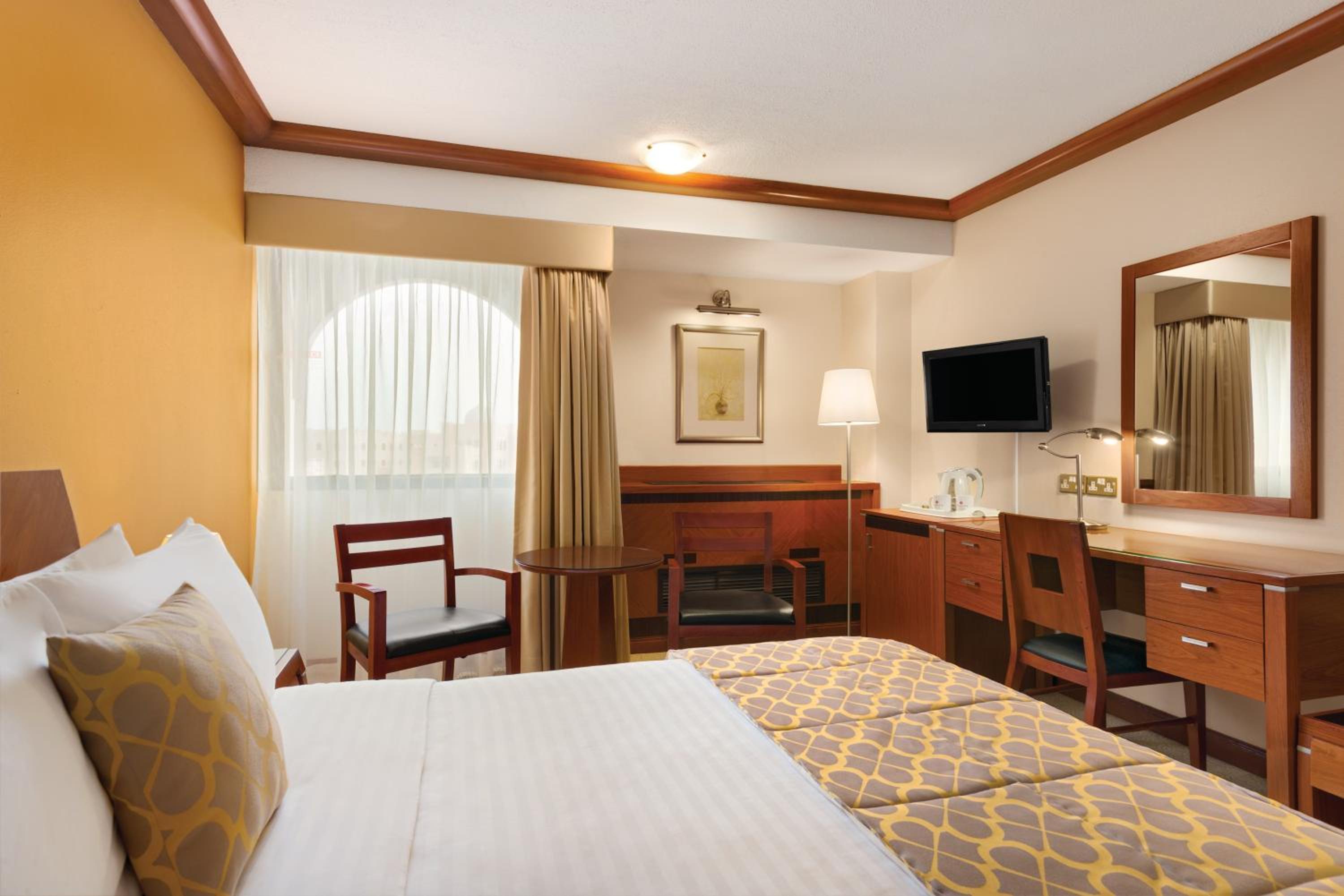 Deluxe King Room - Non-Smoking photo 2