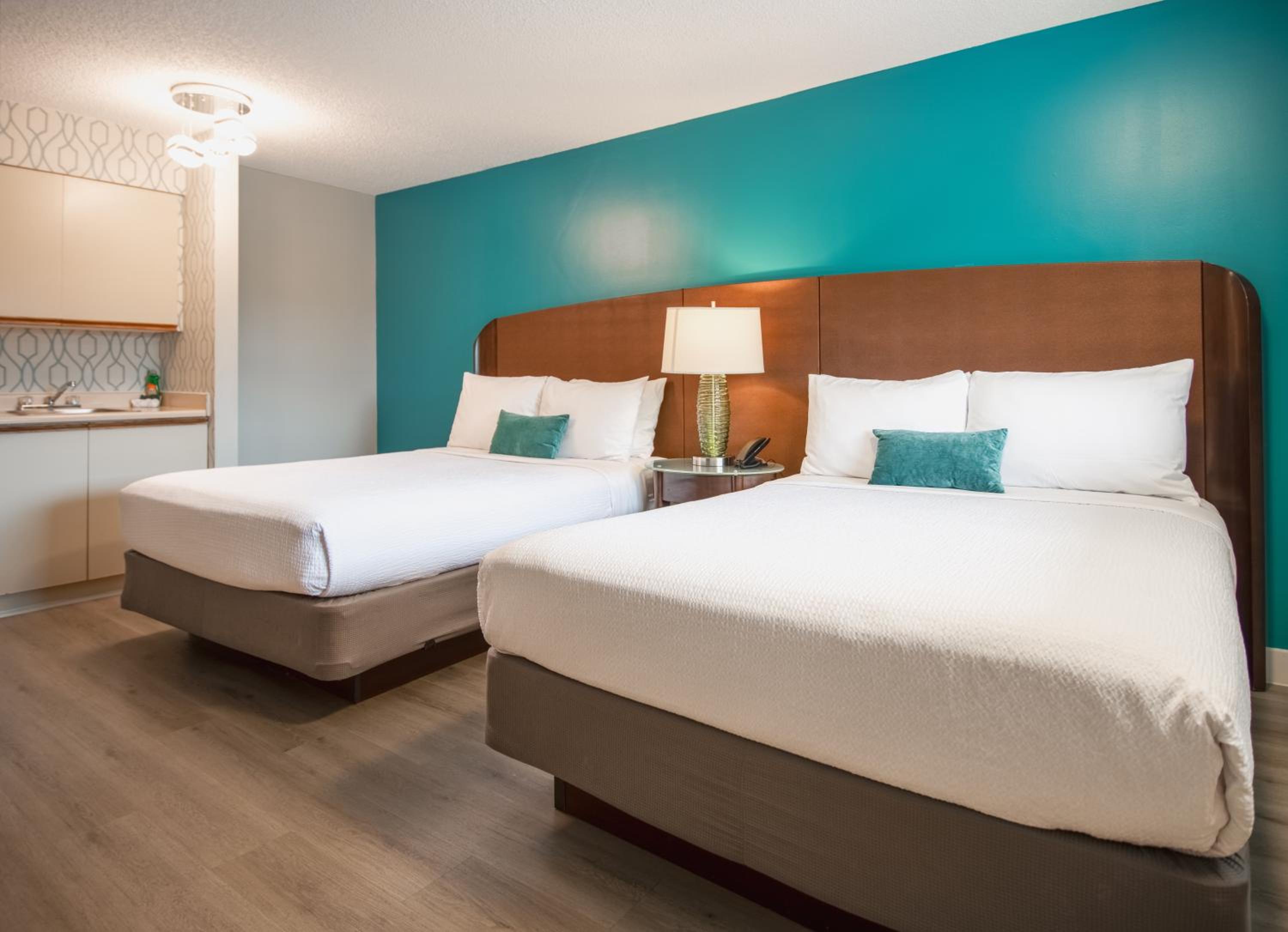 Queen Room with Two Queen Beds photo 1