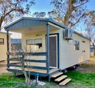 Bushland Cabin (Pet Friendly) photo 1