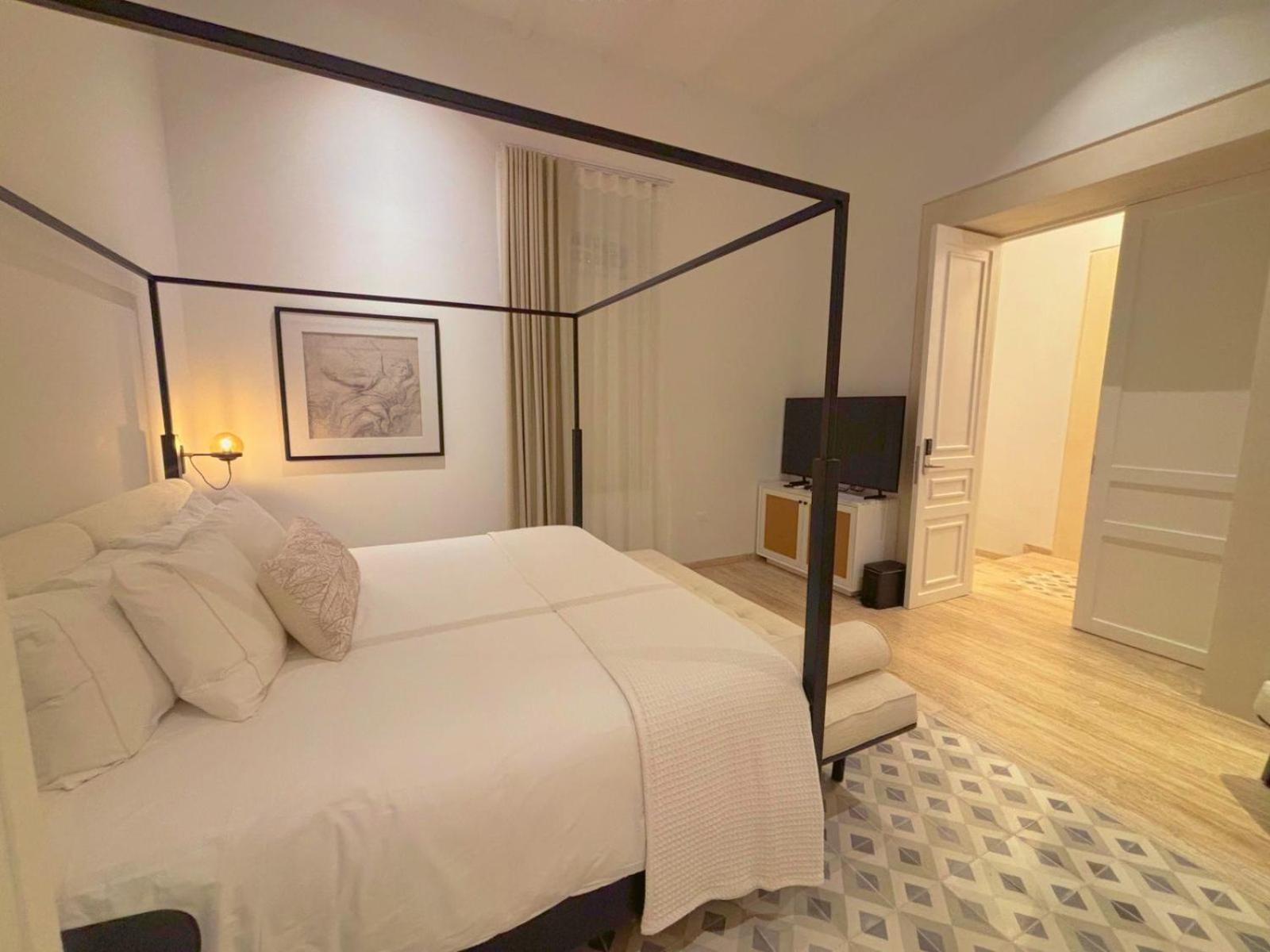 Suite with City View photo 2