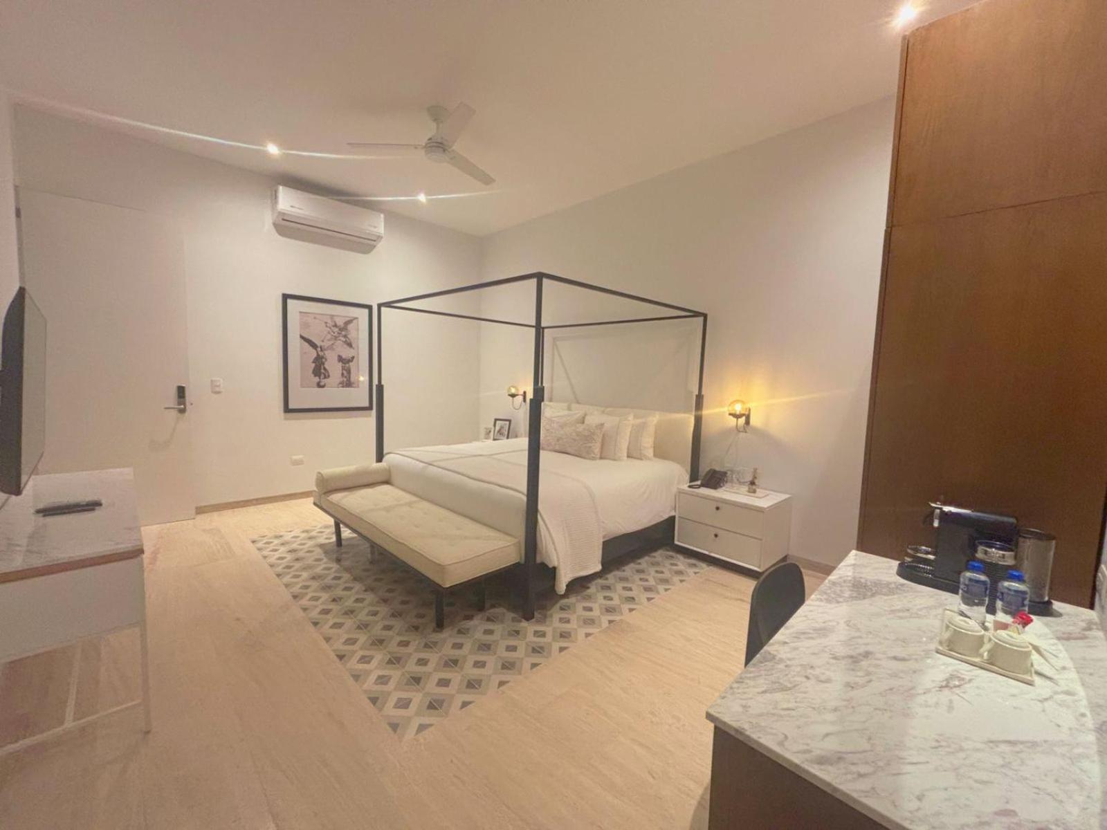 Deluxe Suite - Photo 2