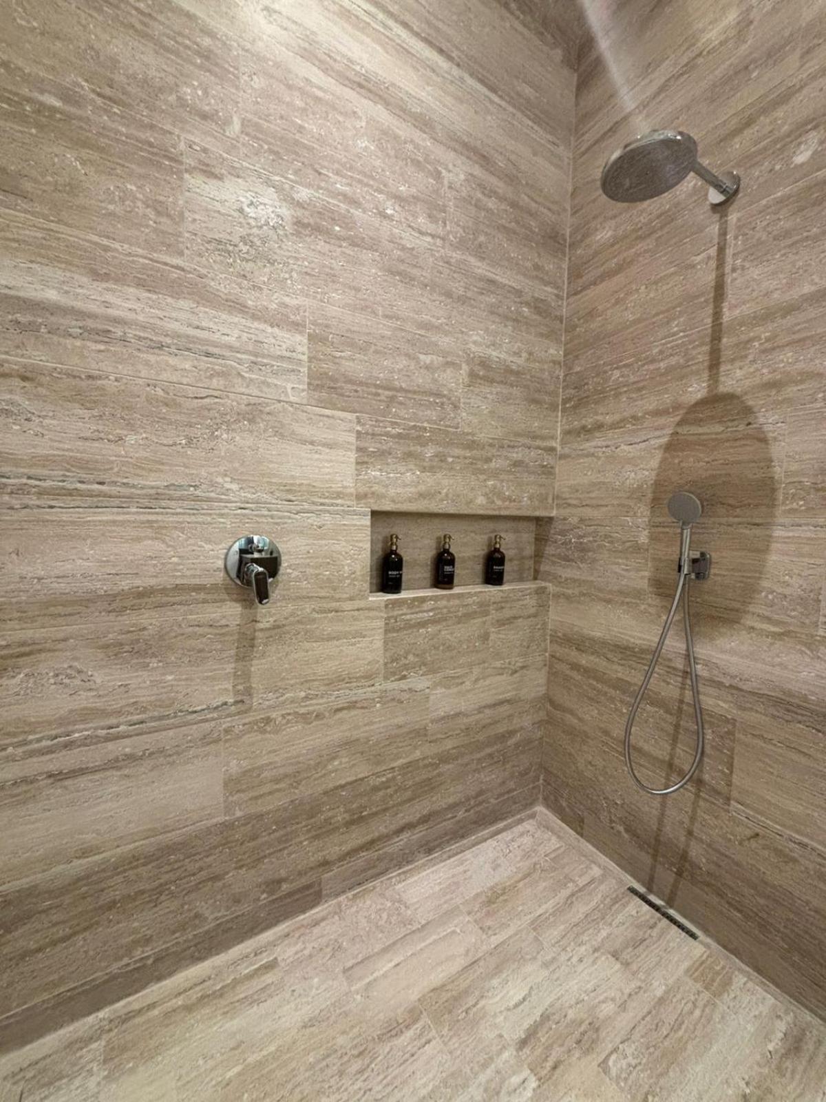 Deluxe Suite - Photo 4