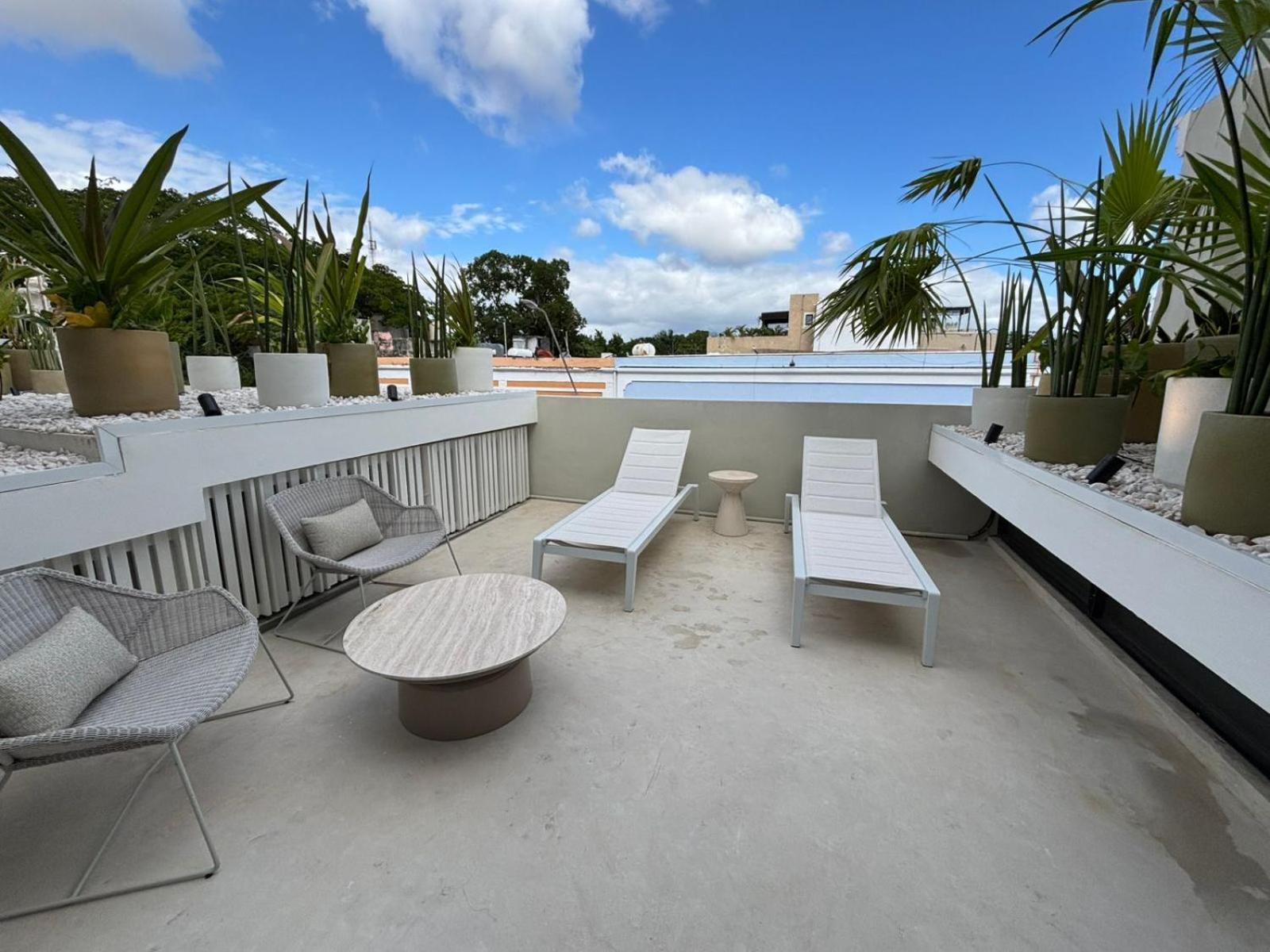 Junior Suite with Balcony - Photo 3