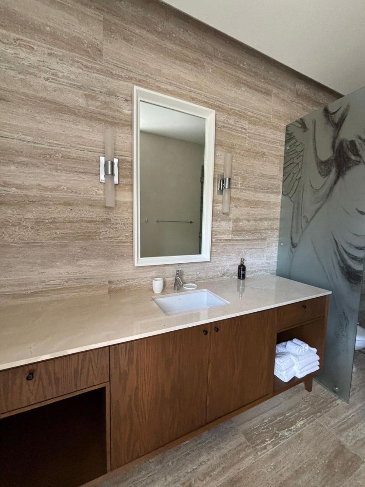 Junior Suite with Balcony - Photo 4