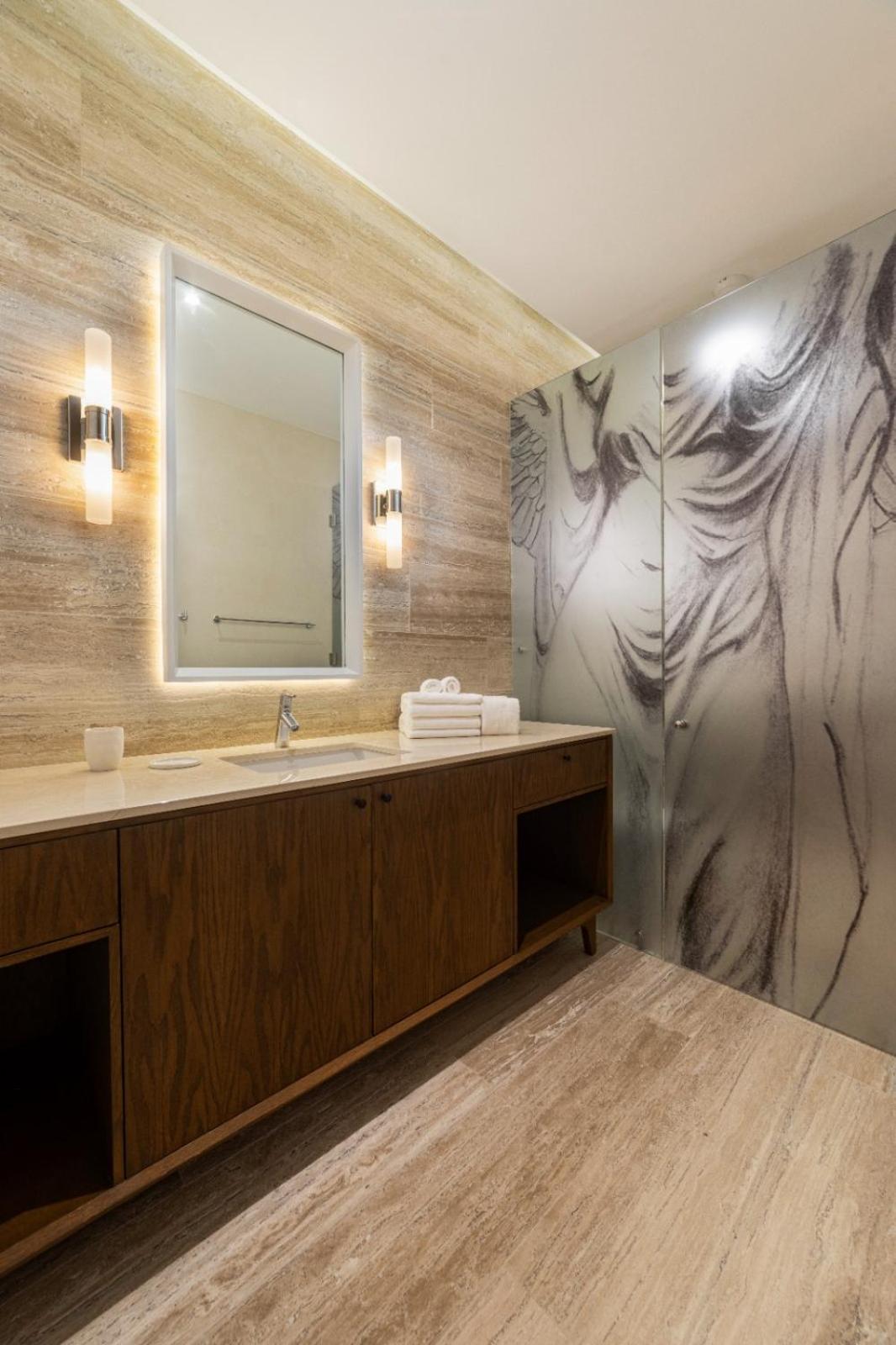 Junior Suite with Balcony - Photo 6